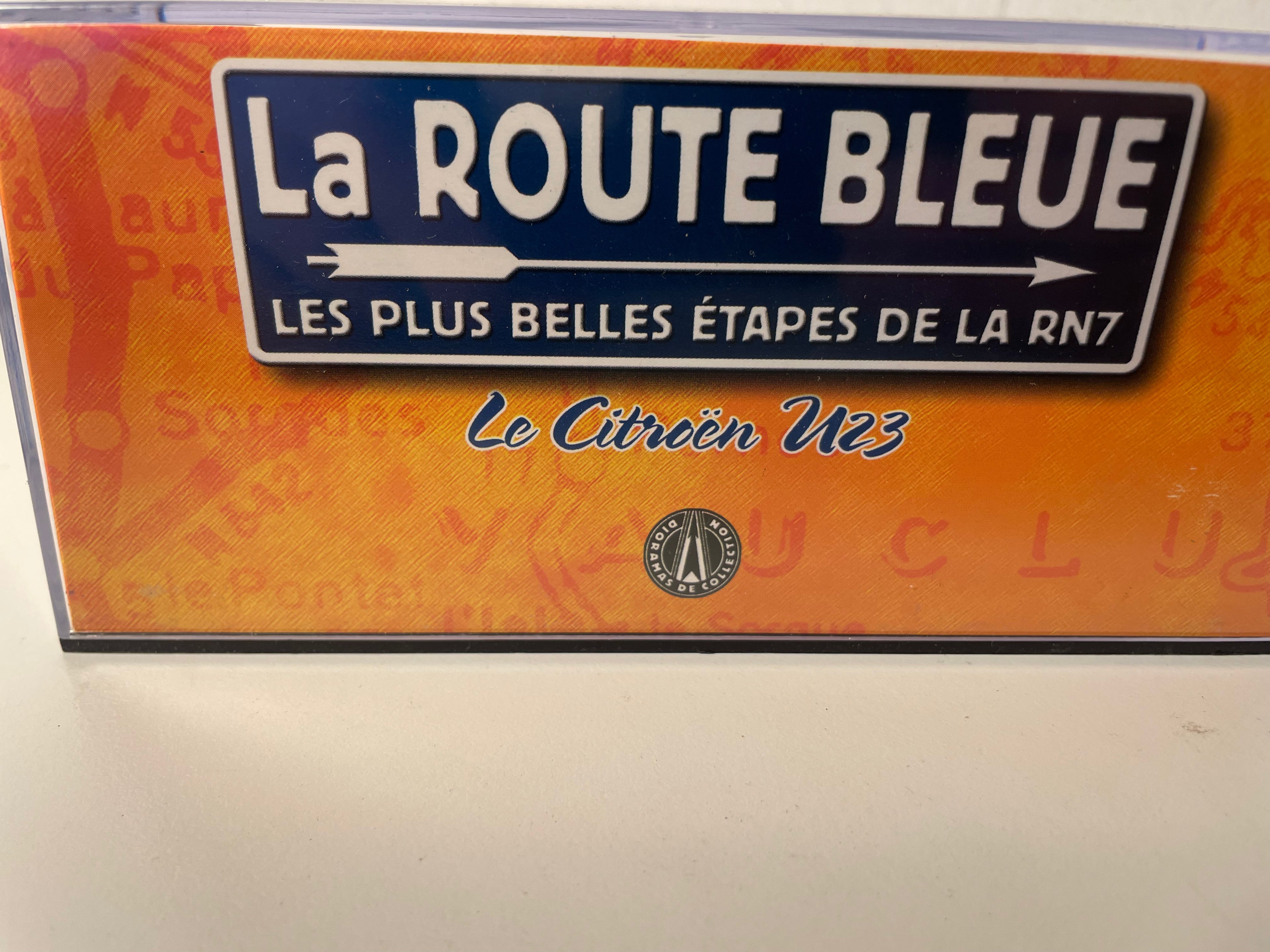 Citroën U23 marron (camion de livraison de charbons) - La Nationale 7 - la route bleue