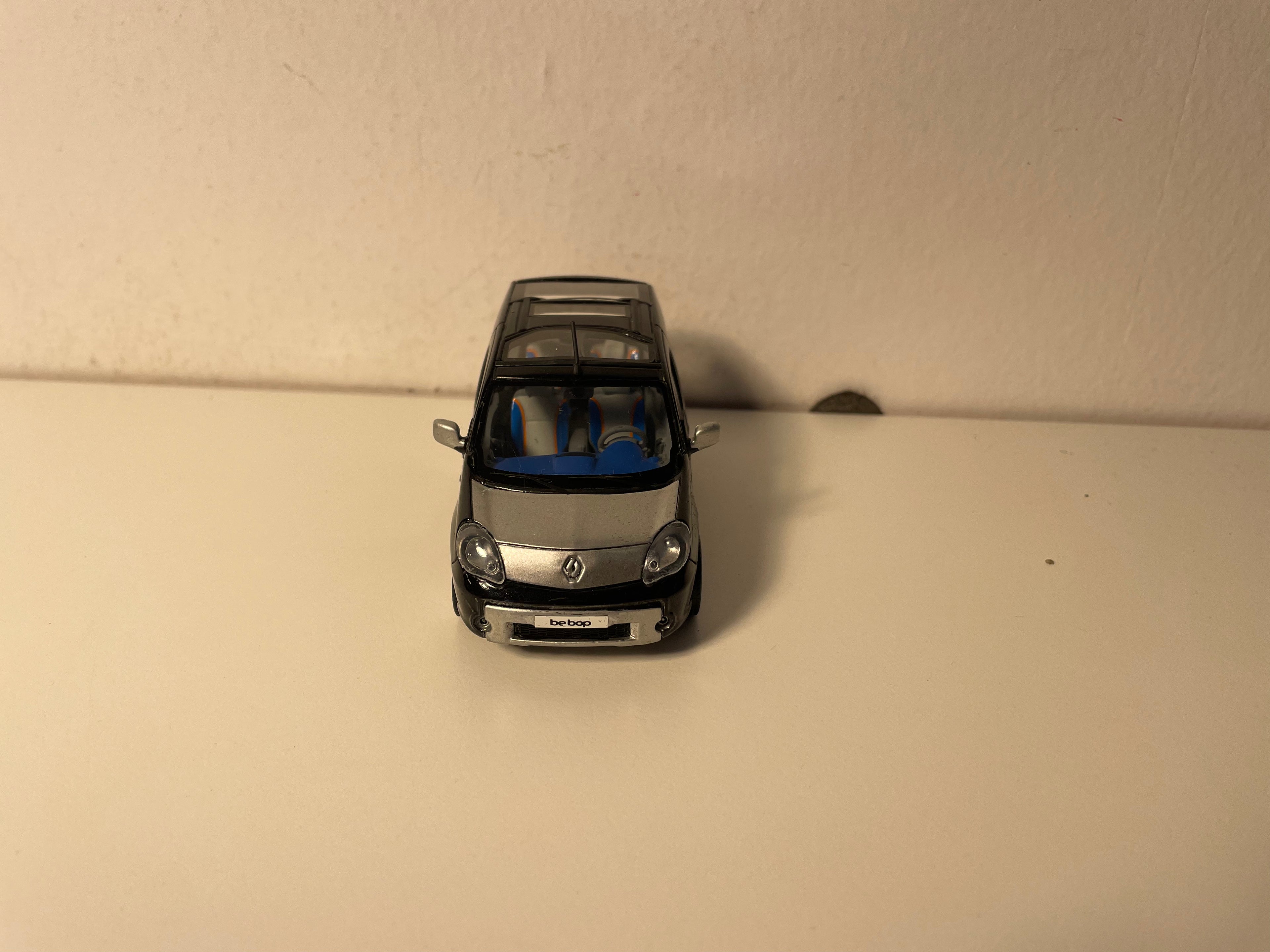 Renault Kangoo BE-BOP noire et capot grise - coffret boite rectangle