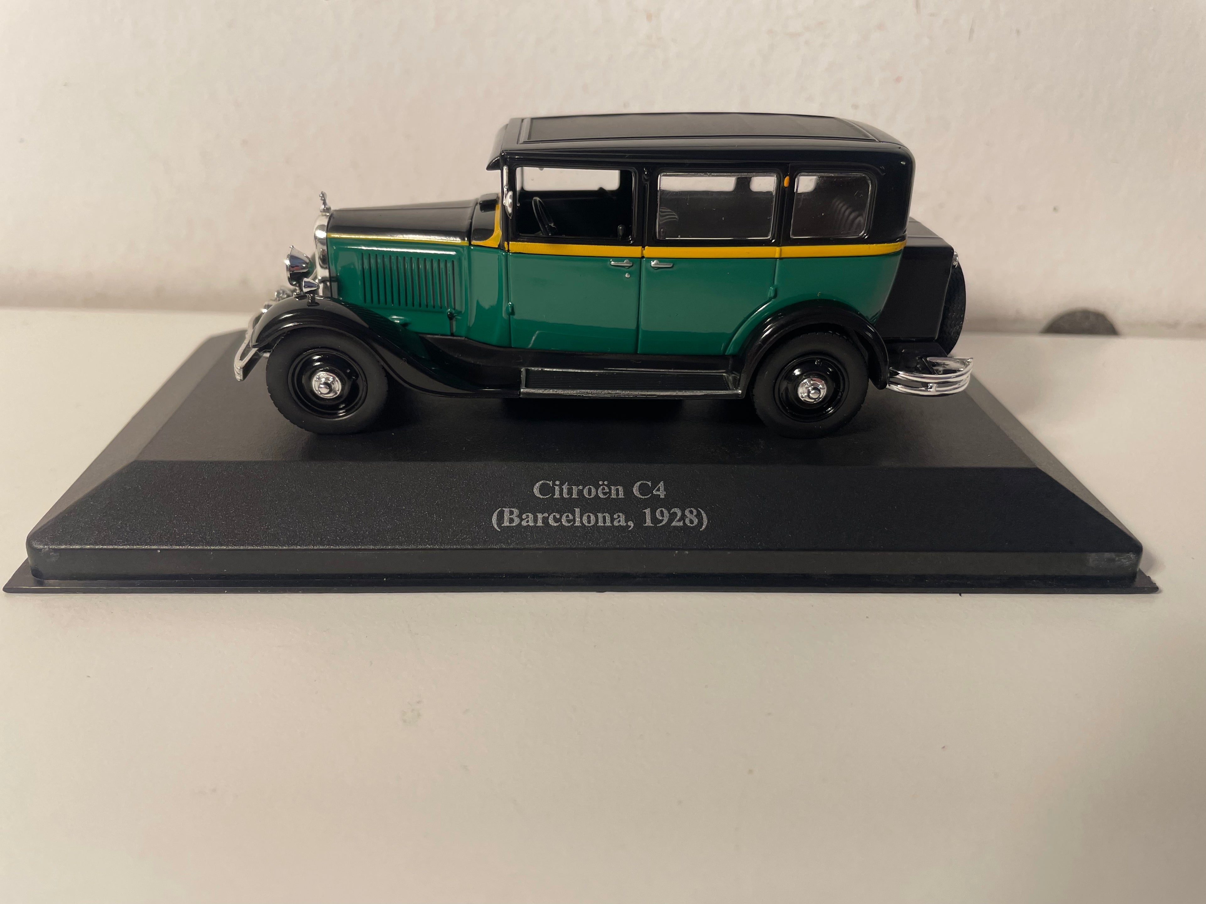 Citroën C4 verte et noire de 1928 - Taxi à Barcelone (Espagne)