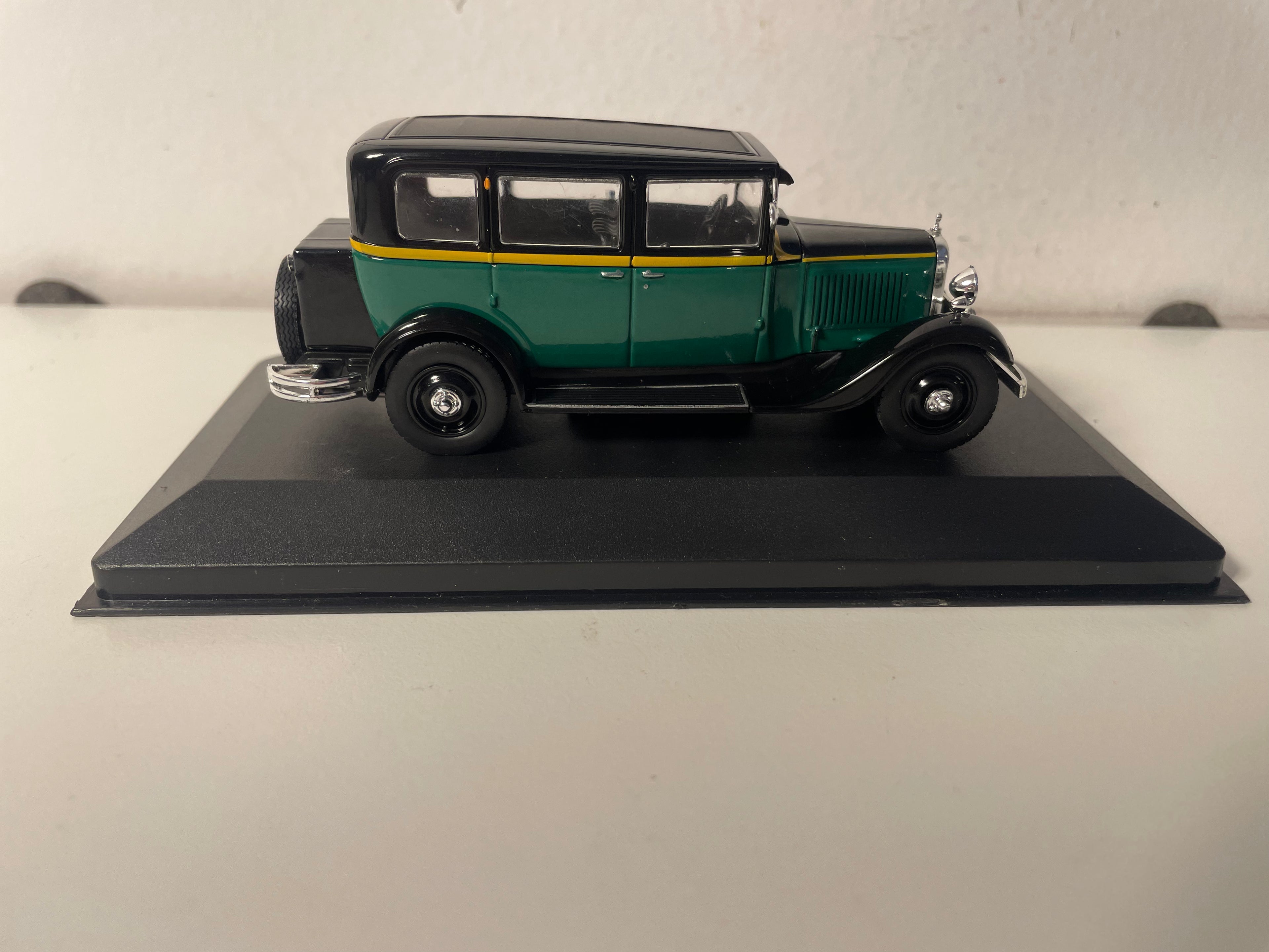 Citroën C4 verte et noire de 1928 - Taxi à Barcelone (Espagne)