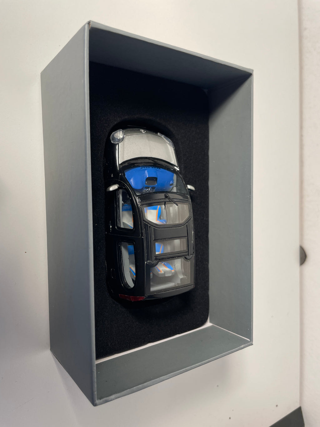 Renault Kangoo BE-BOP noire et capot grise - coffret boite rectangle