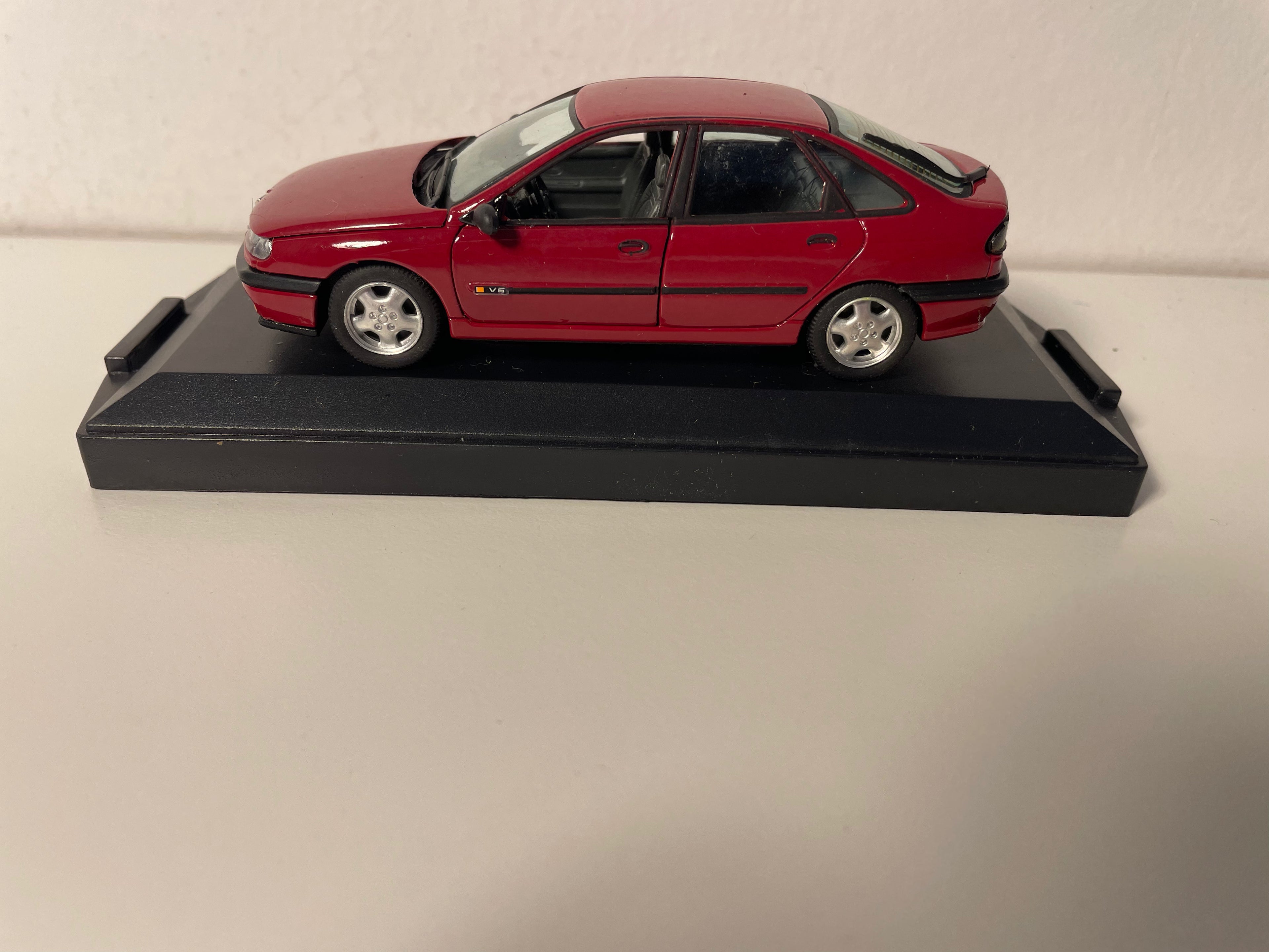 Renault Laguna V6 TXE ciemnoczerwony/bordowy z 1994 - VITESSE numer referencyjny 040 B