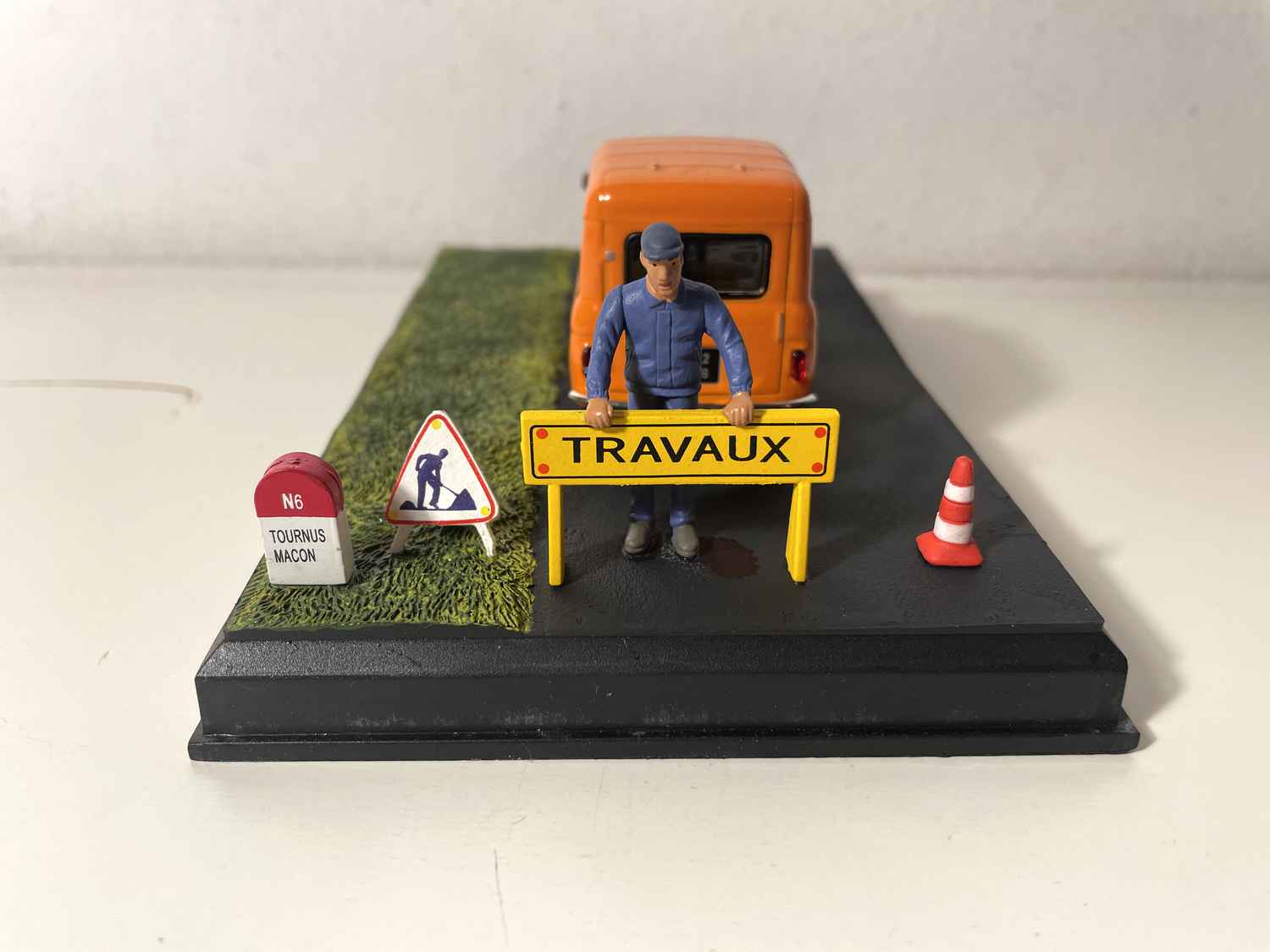 Renault 4 furgão laranja - La Nationale 7 - a rota azul