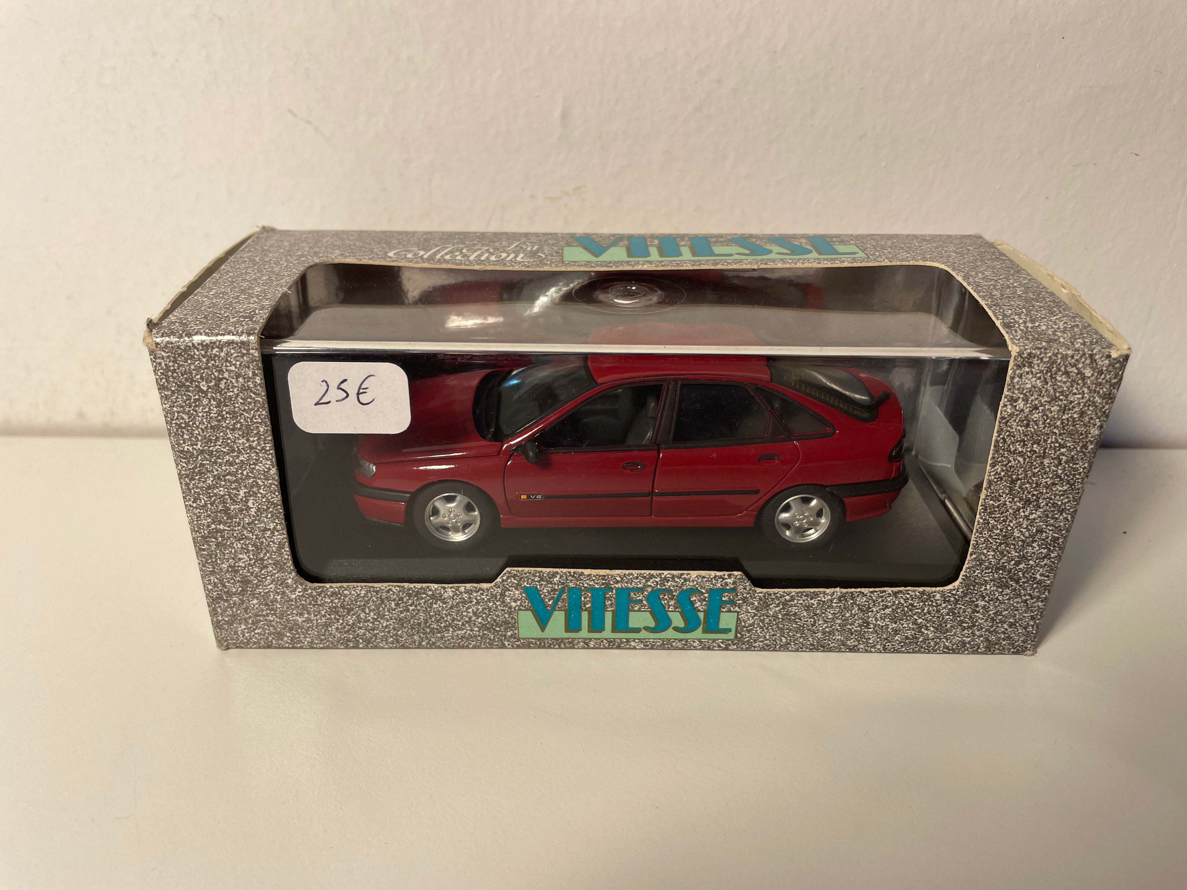 Renault Laguna V6 TXE ciemnoczerwony/bordowy z 1994 - VITESSE numer referencyjny 040 B