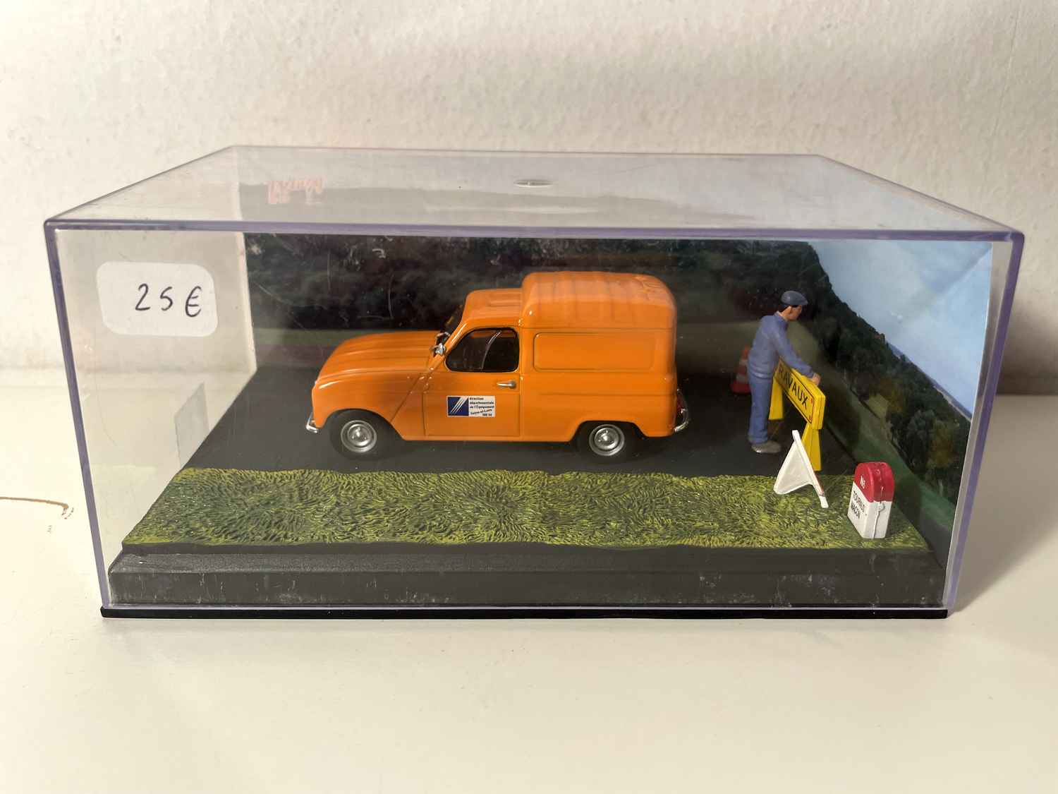 Renault 4 furgão laranja - La Nationale 7 - a rota azul