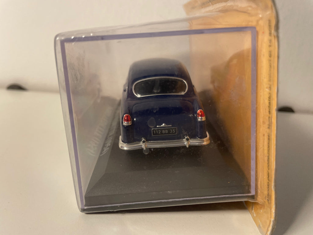 Niebieski Ford Vedette z 1954 roku