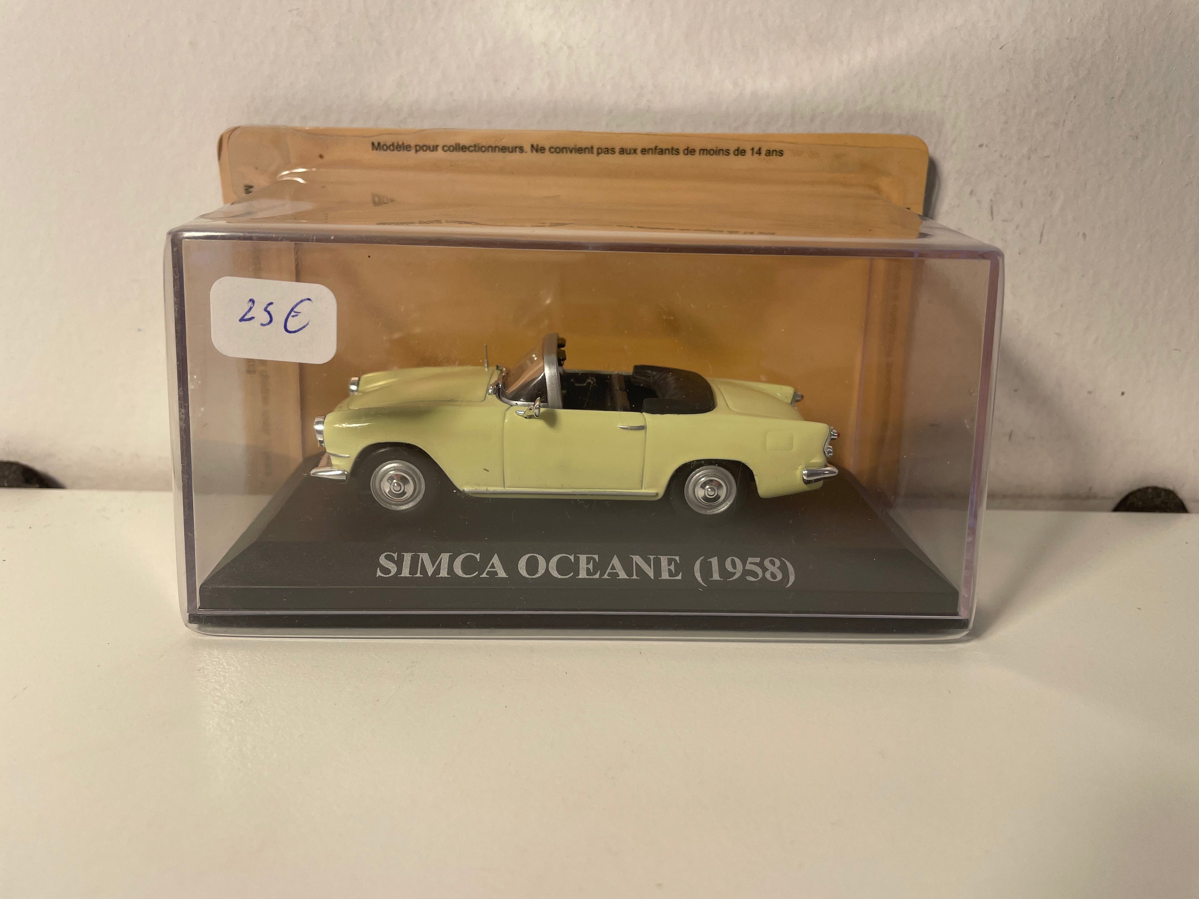 Simca Ozean blassgelb von 1958