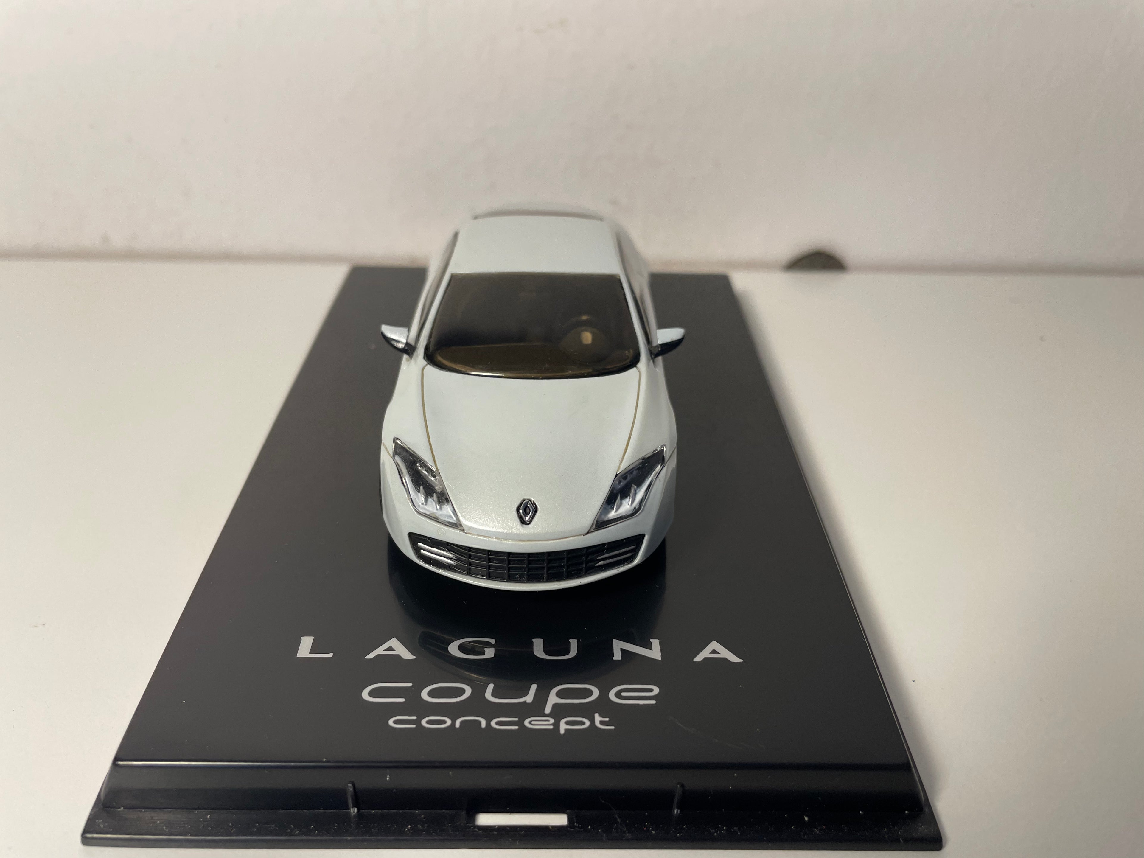 Renault Laguna coupé concept grise claire? - Provence moulage