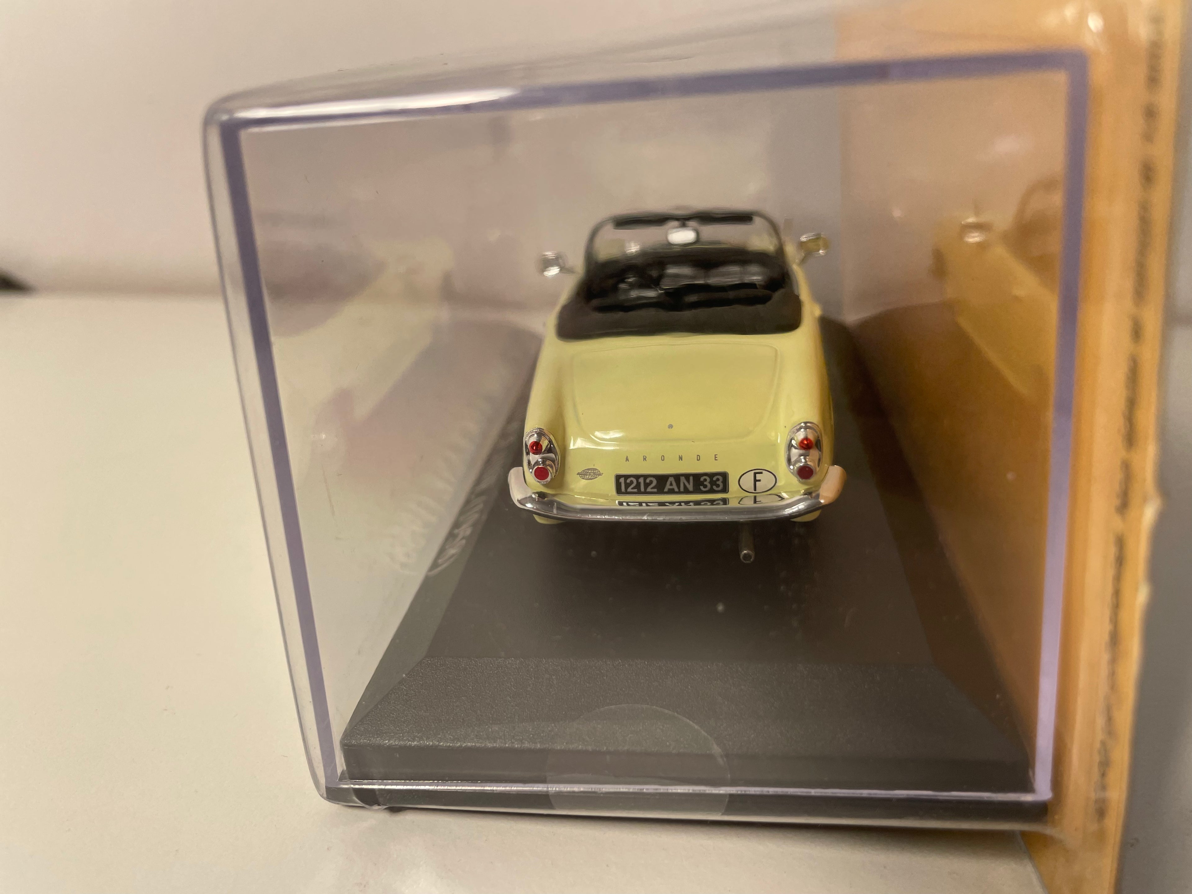 Simca Ozean blassgelb von 1958