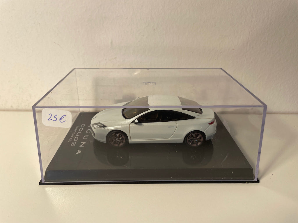 Renault Laguna coupé concept grise claire? - Provence moulage