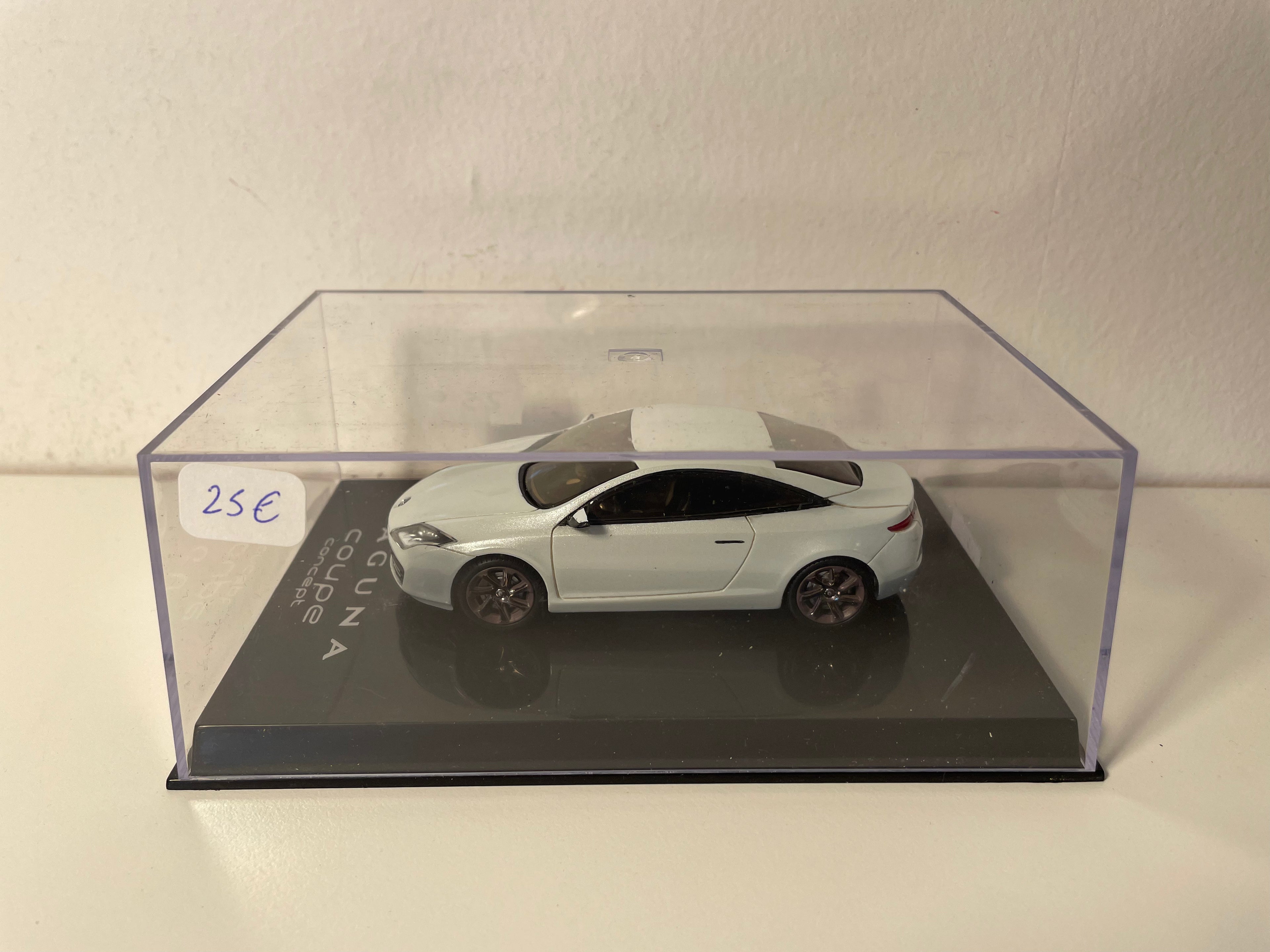 Renault Laguna coupé concept grise claire? - Provence moulage
