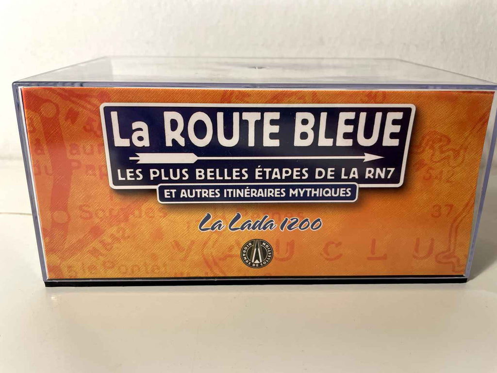 Lada 1200 marron - La Nationale 7 - la route bleue