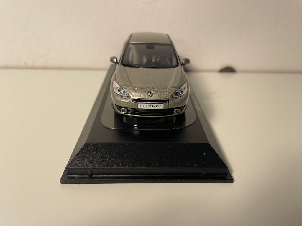 Renault Fluence marrón claro? - NOREV
