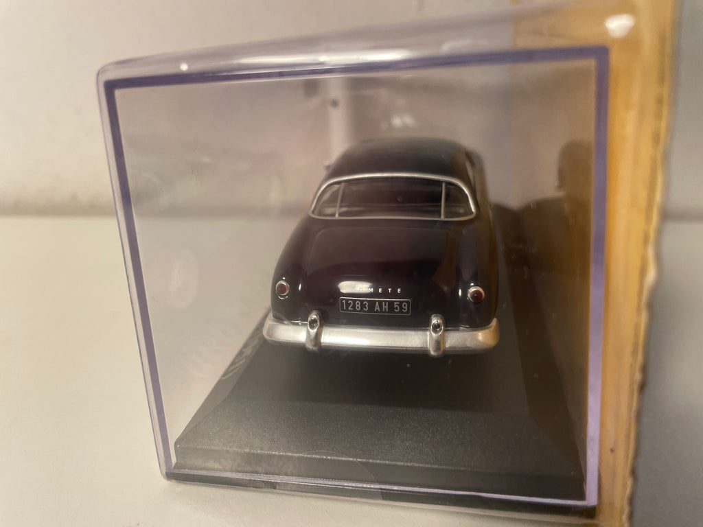 Ford Comète coupé bleue très très foncée de 1951