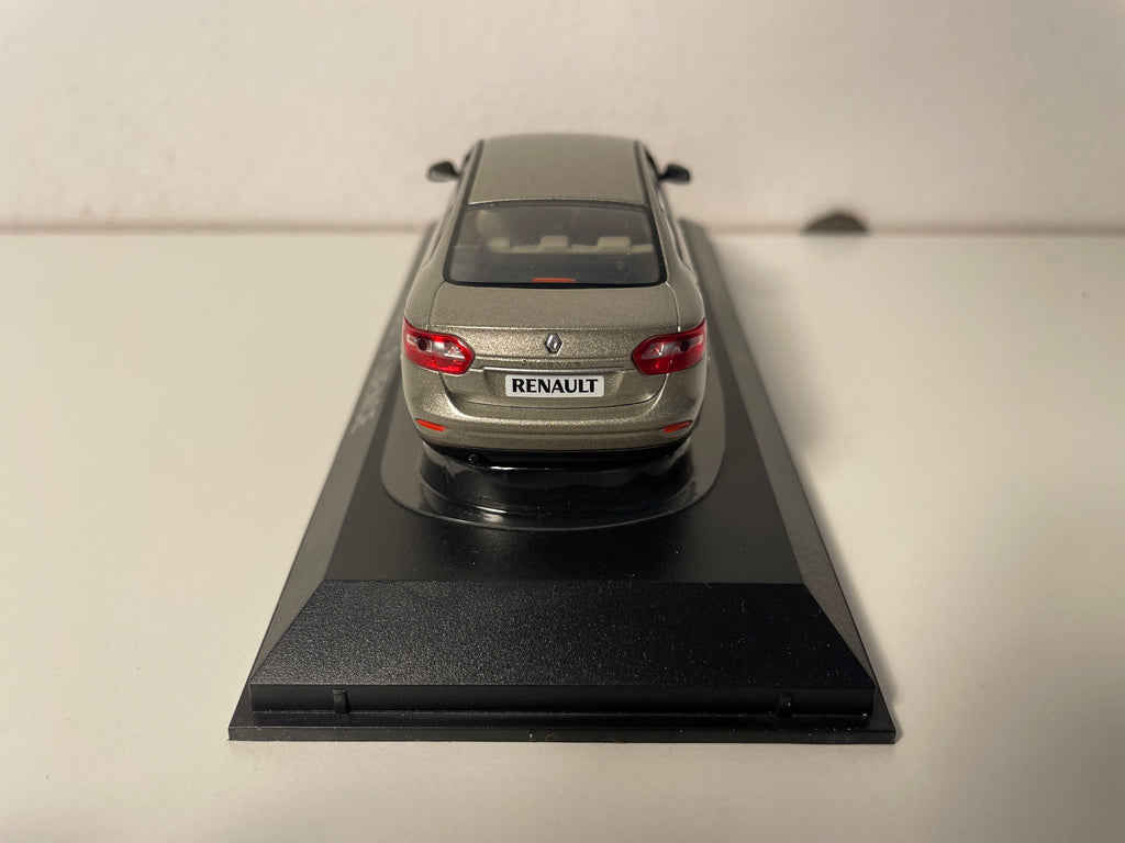 Renault Fluence marrón claro? - NOREV