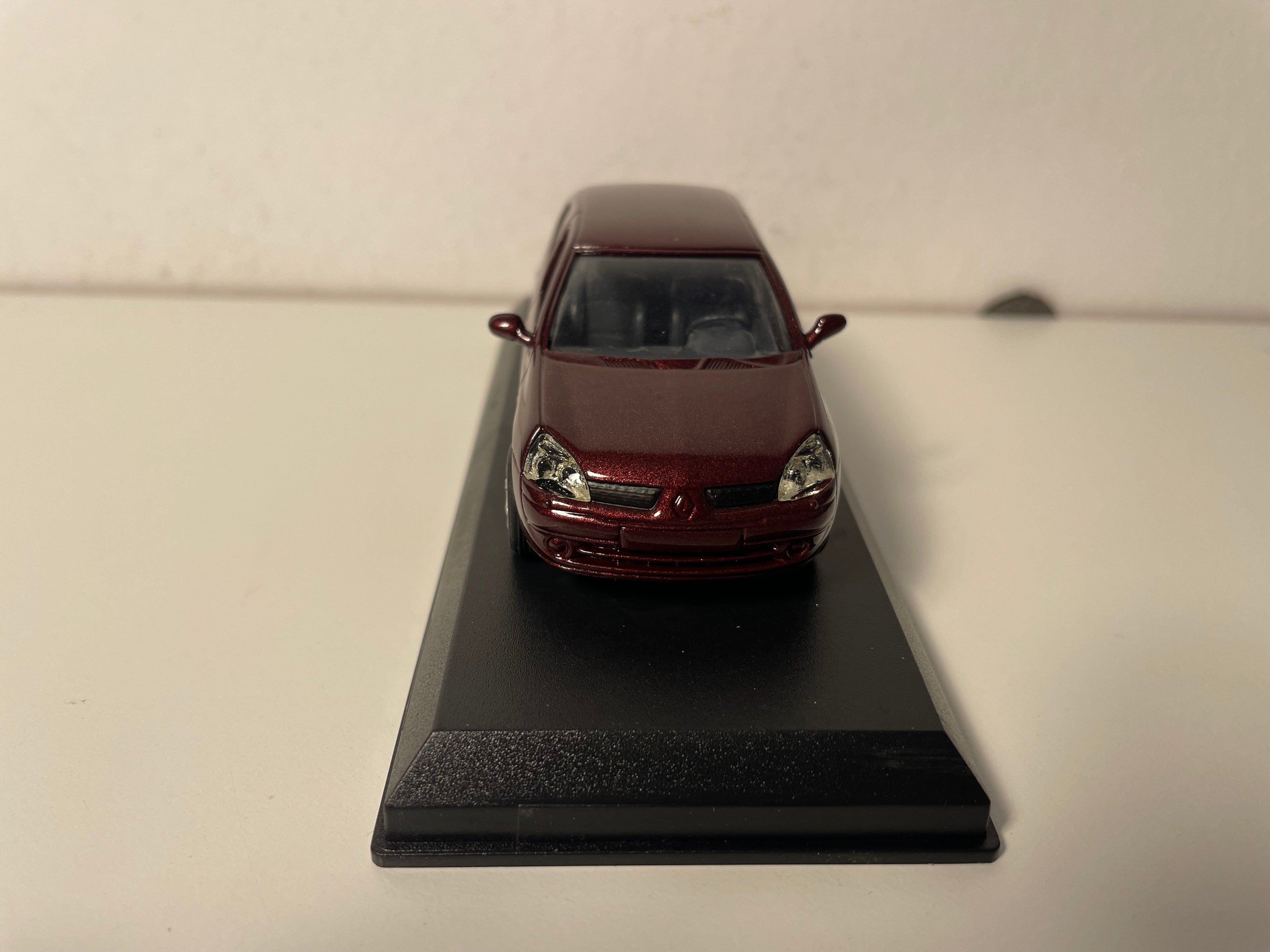 Renault Clio "SYMBOL" - "THALIA" sedan 4-drzwiowy - kolekcja Prestige