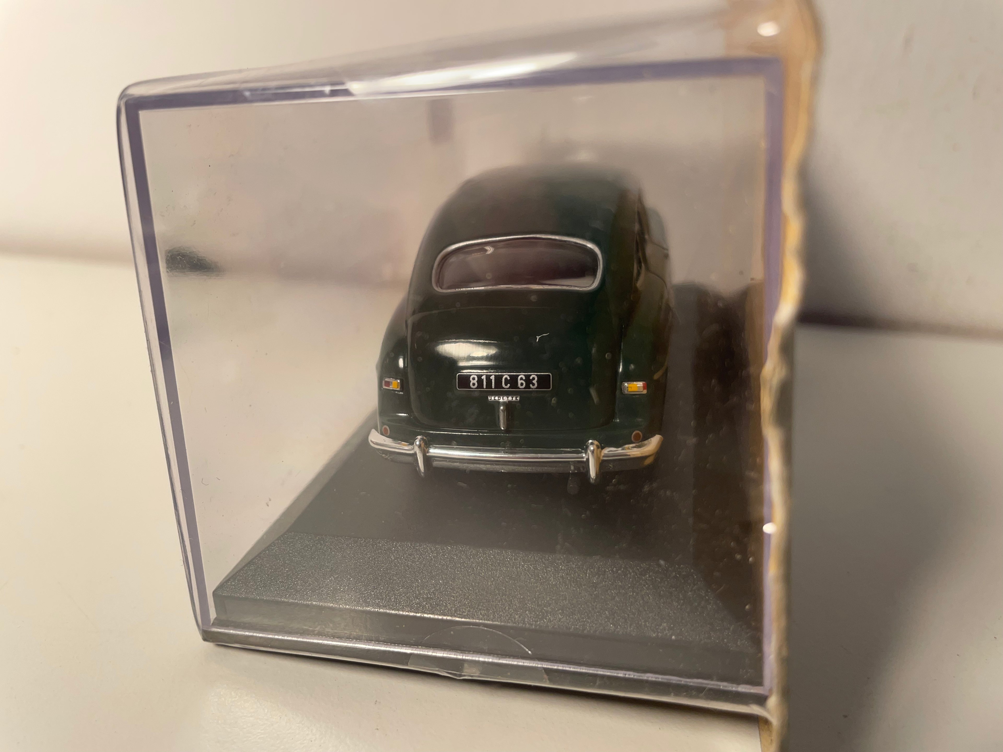 Ford Vedette verte foncée de 1950