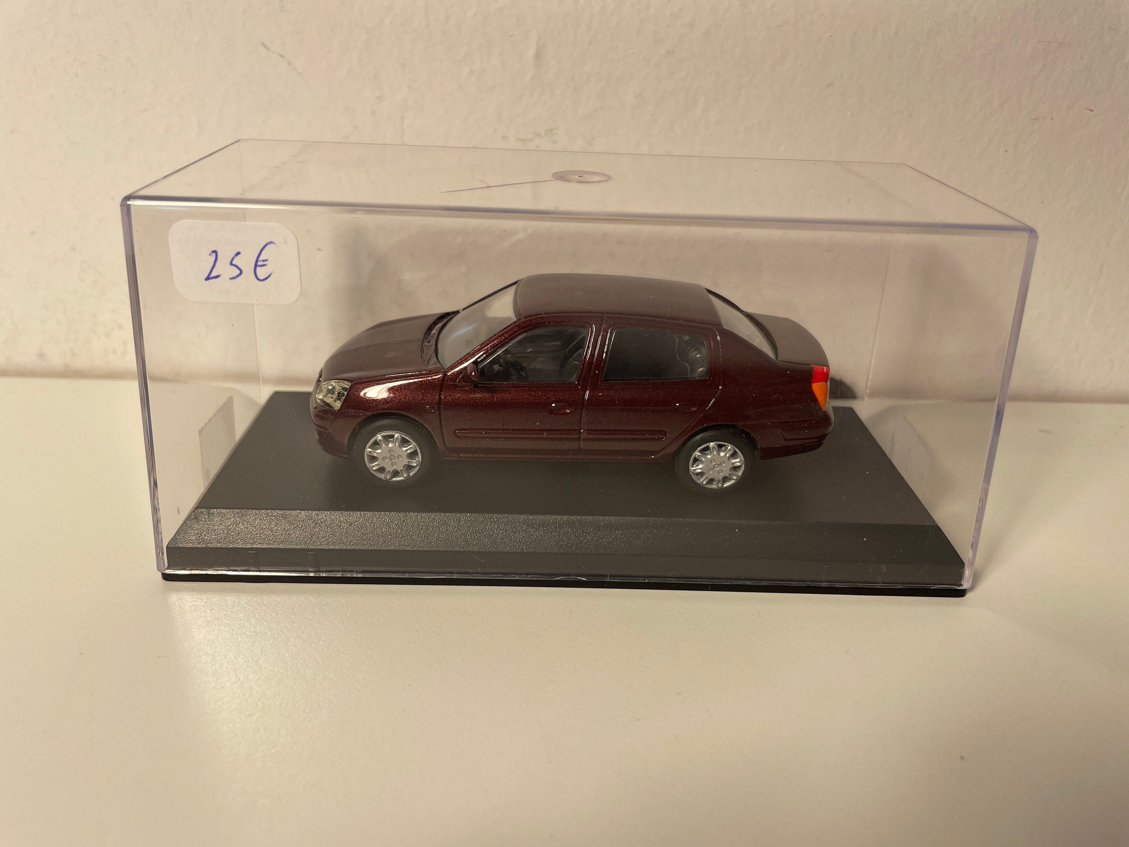 Renault Clio "SYMBOL" - "THALIA" sedan 4-drzwiowy - kolekcja Prestige