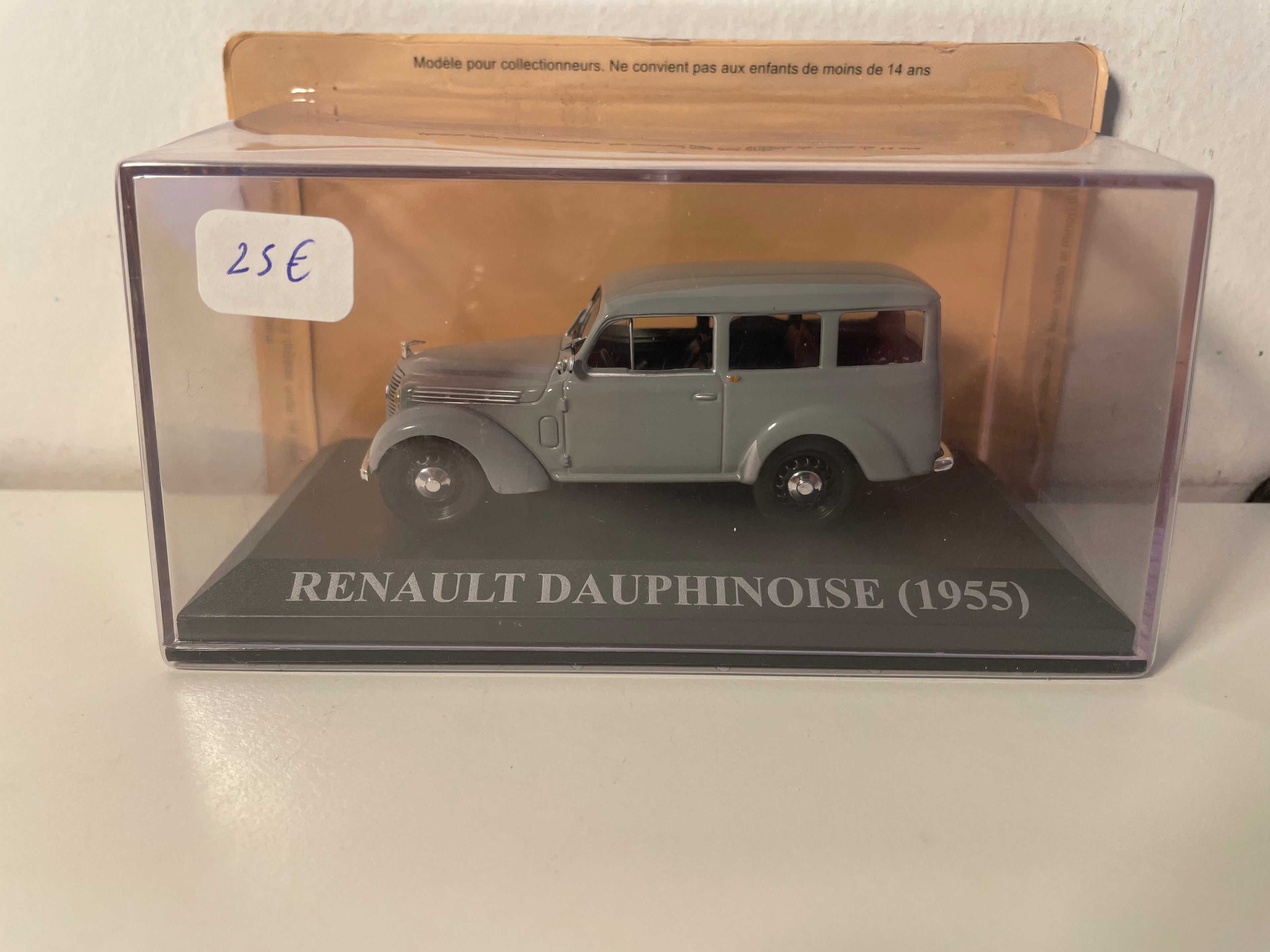 Renault Dauphinoise grise de 1955