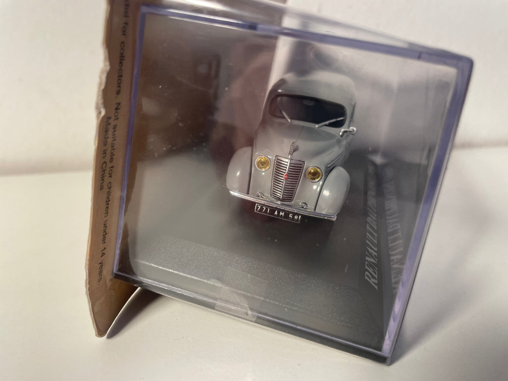 Szary Renault Dauphinoise z 1955 roku