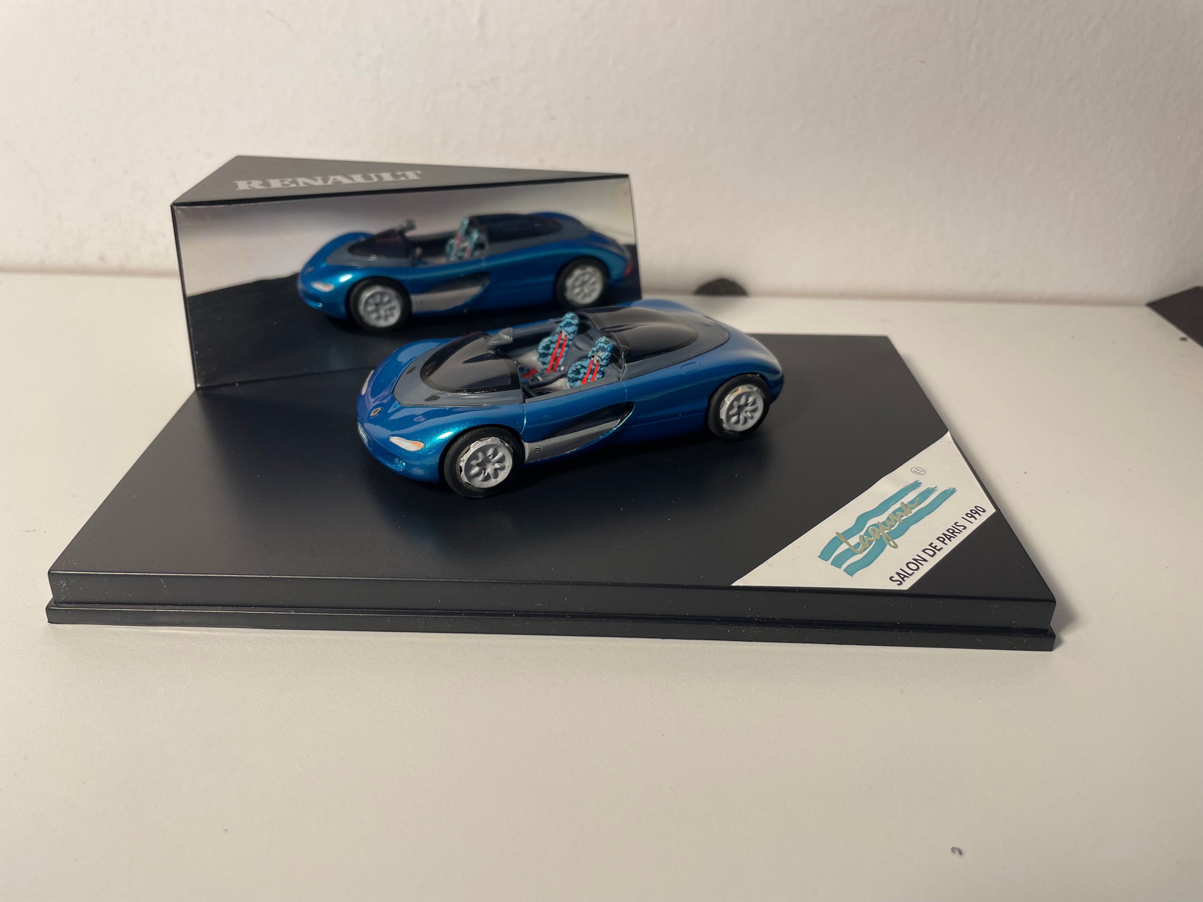Renault Laguna bleue - salon de Paris 1990 - coffret boite rectangle