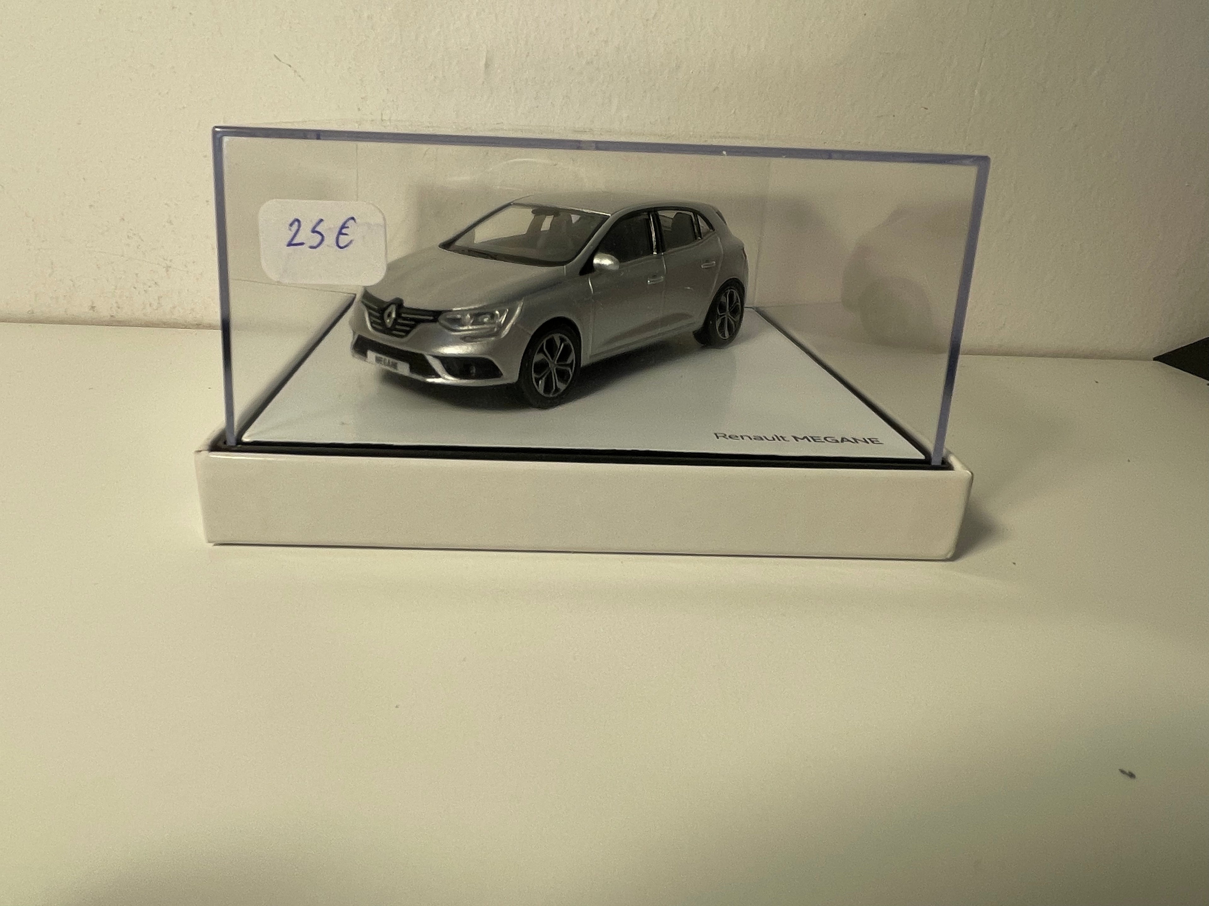 Renault Mégane szara - pudełko kwadratowe