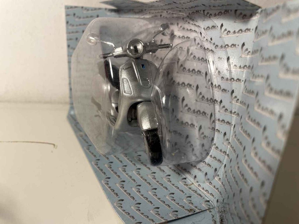 Vespa gris (selle longue) - Maisto
