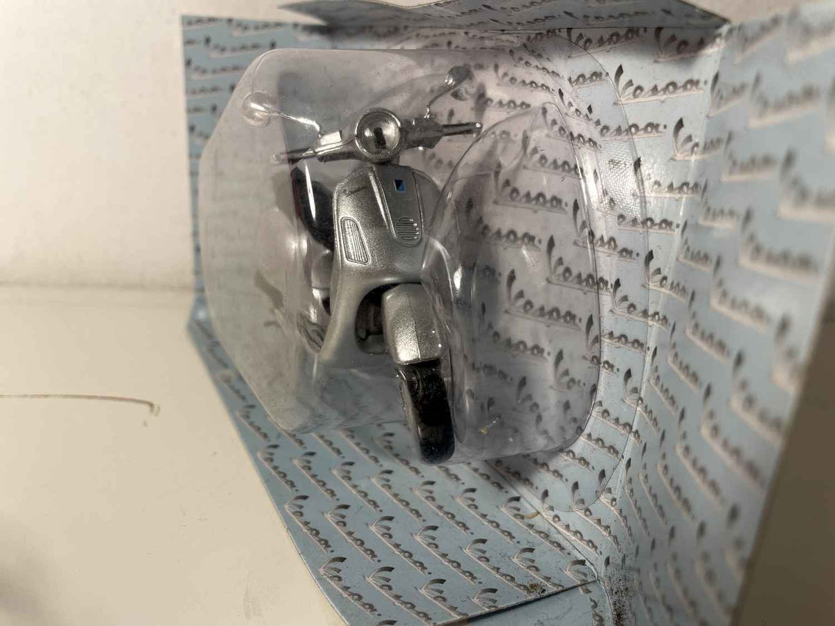 Vespa gris (selle longue) - Maisto