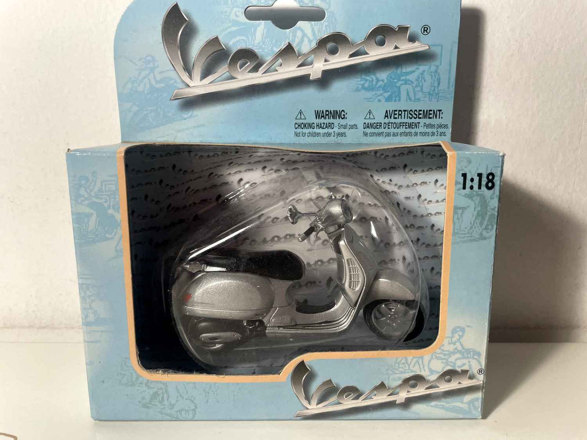 Vespa gris (selle longue) - Maisto