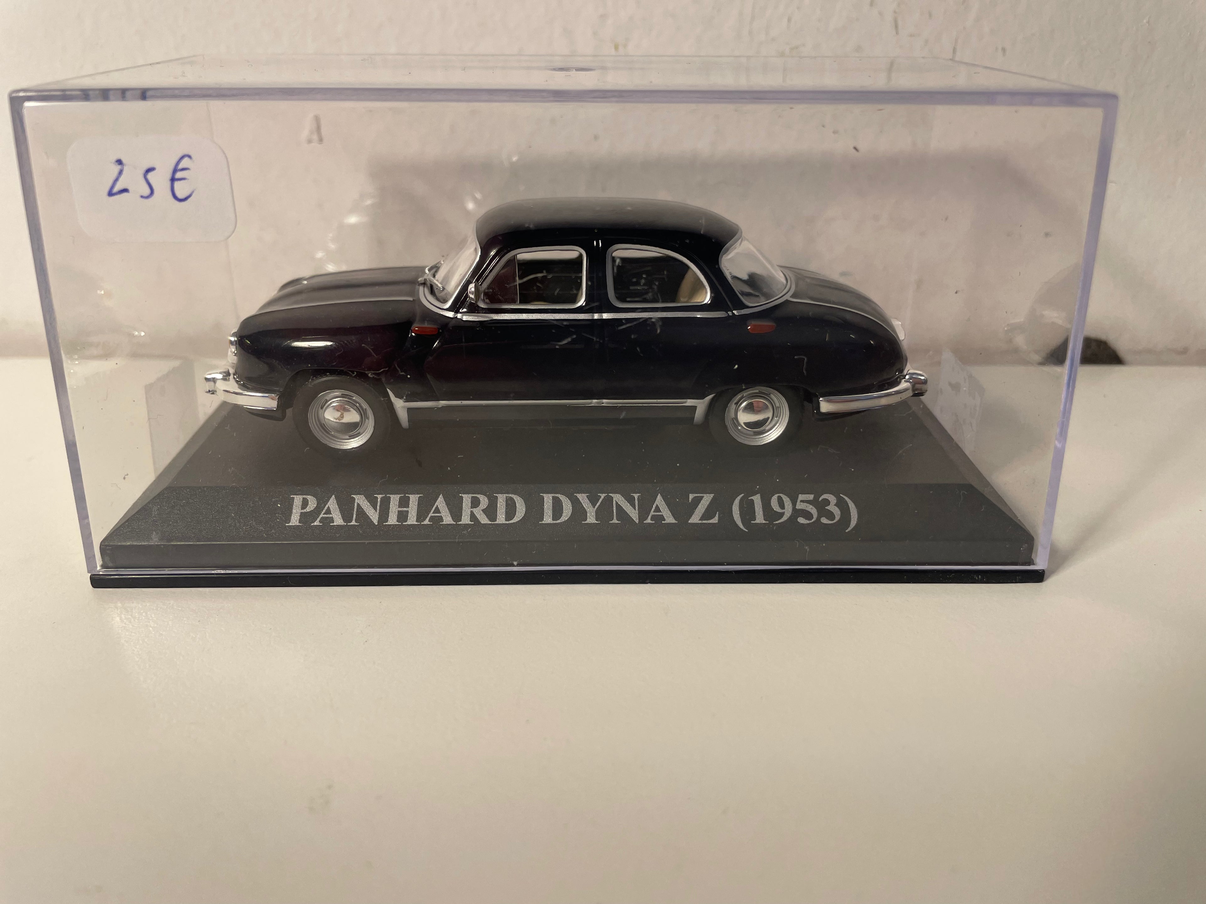 Panhard Dyna Z negro de 1953
