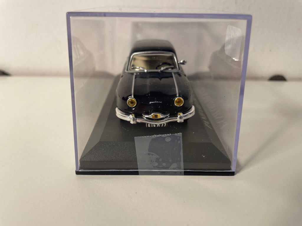 Panhard Dyna Z negro de 1953