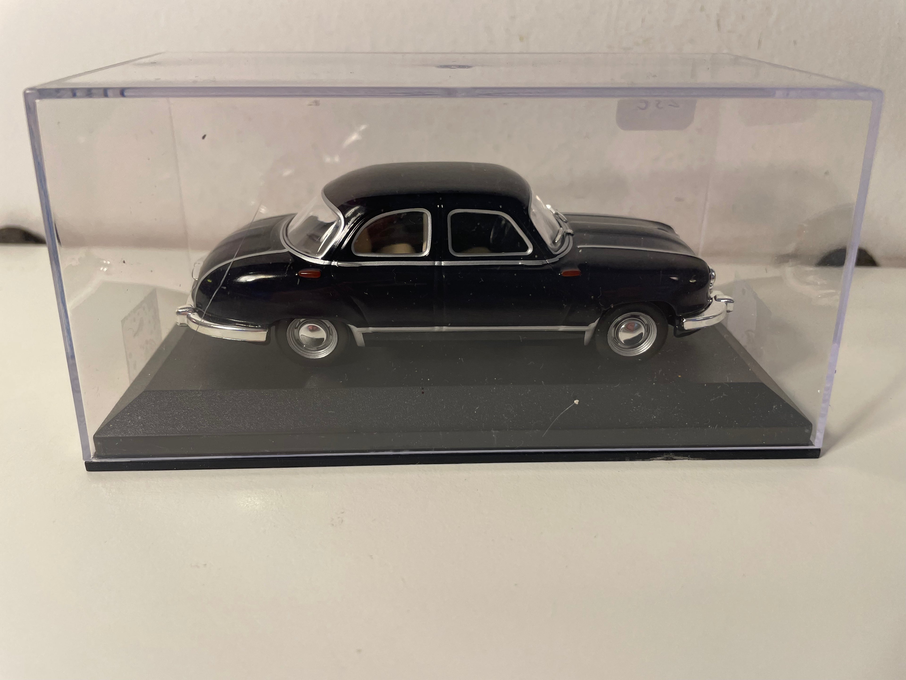 Panhard Dyna Z negro de 1953