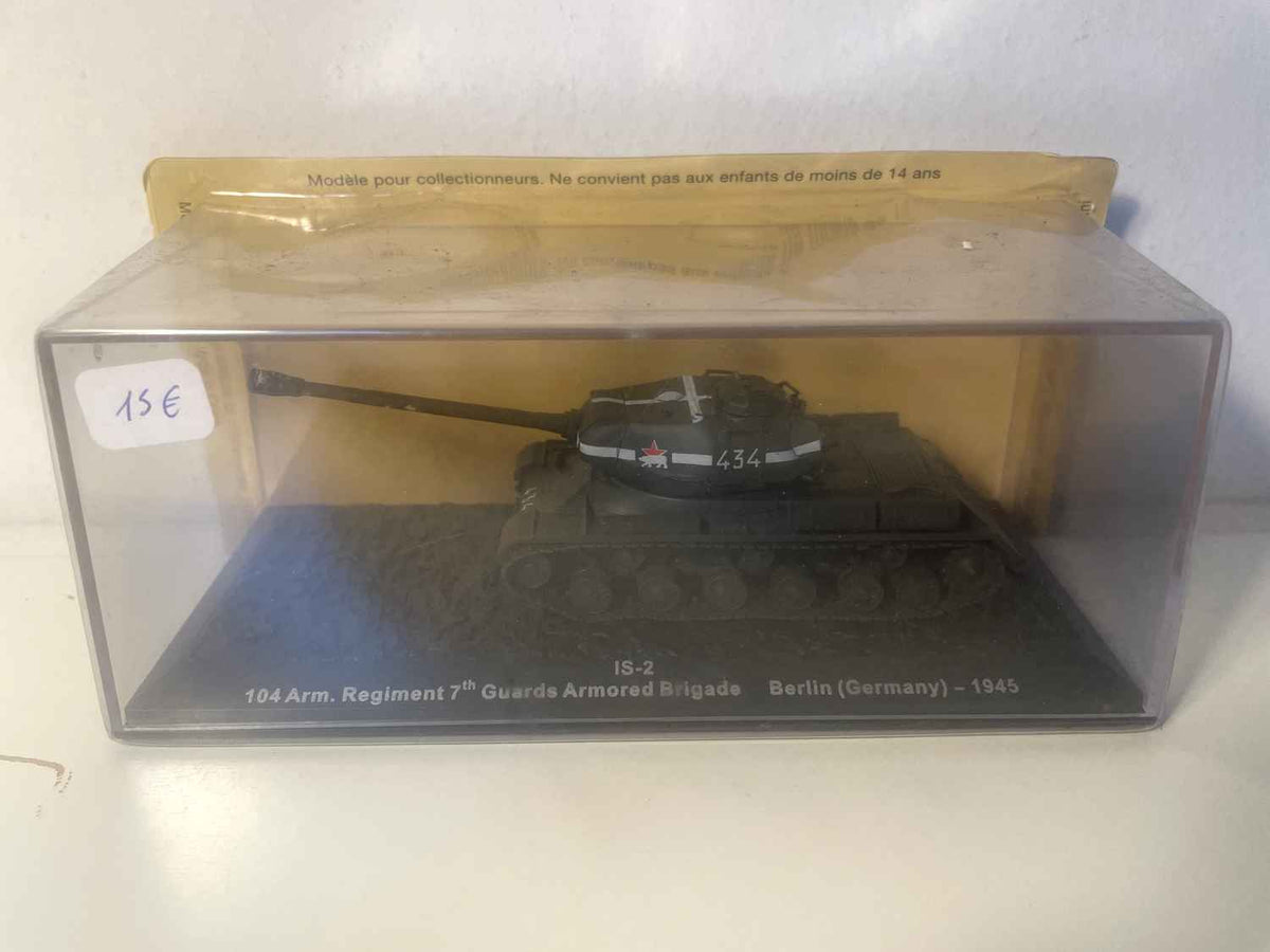 Véhicule militaire char IS-2 104 Arm. Régiment 7th Guards Armored Brigade Berlin (Allemagne) - 1945