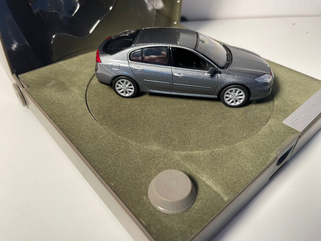 Renault Laguna sedan szary ardoise - zestaw w brązowym pudełku - NOREV