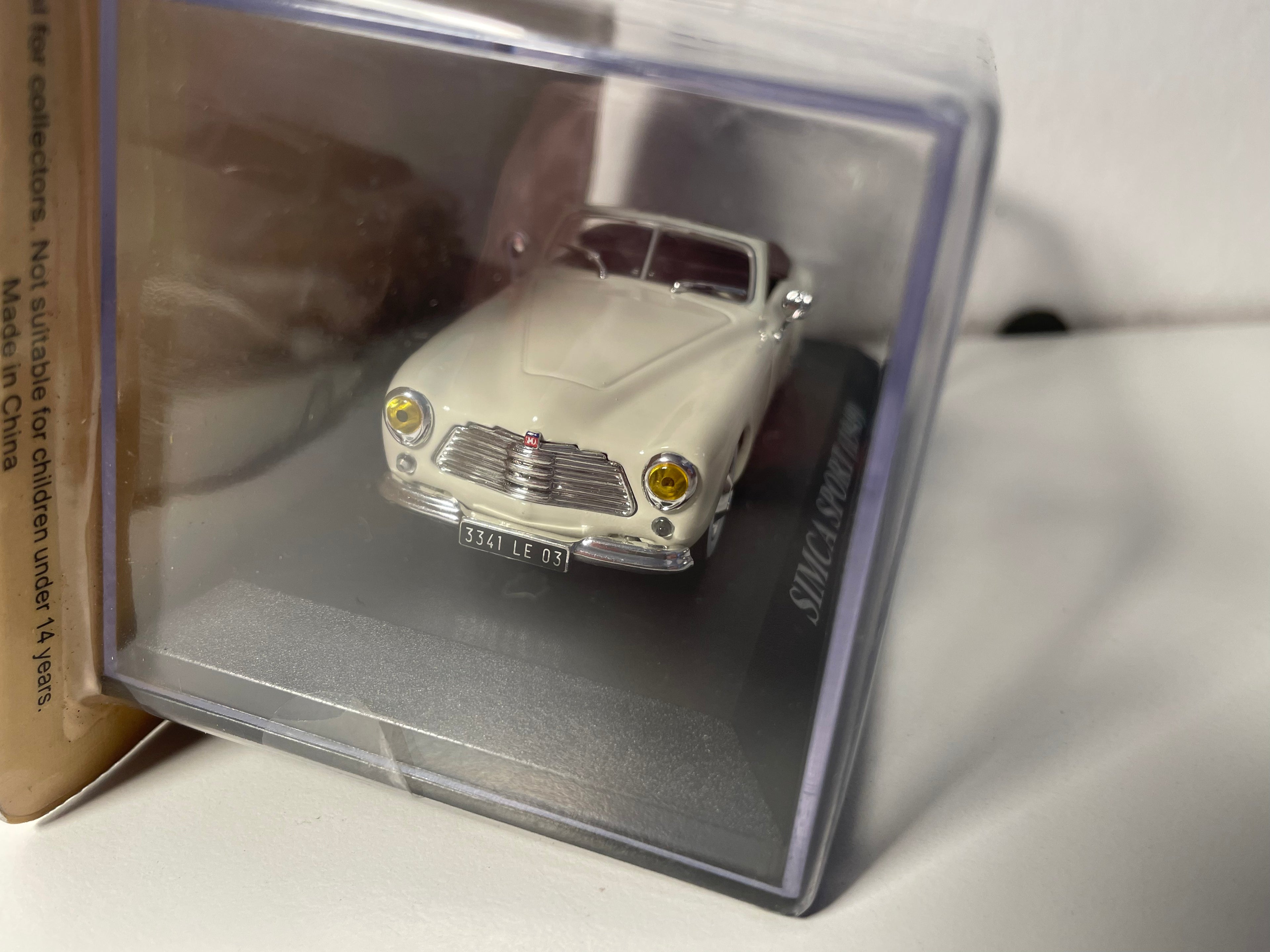 Off-wäiss SIMCA Sport vun 1949