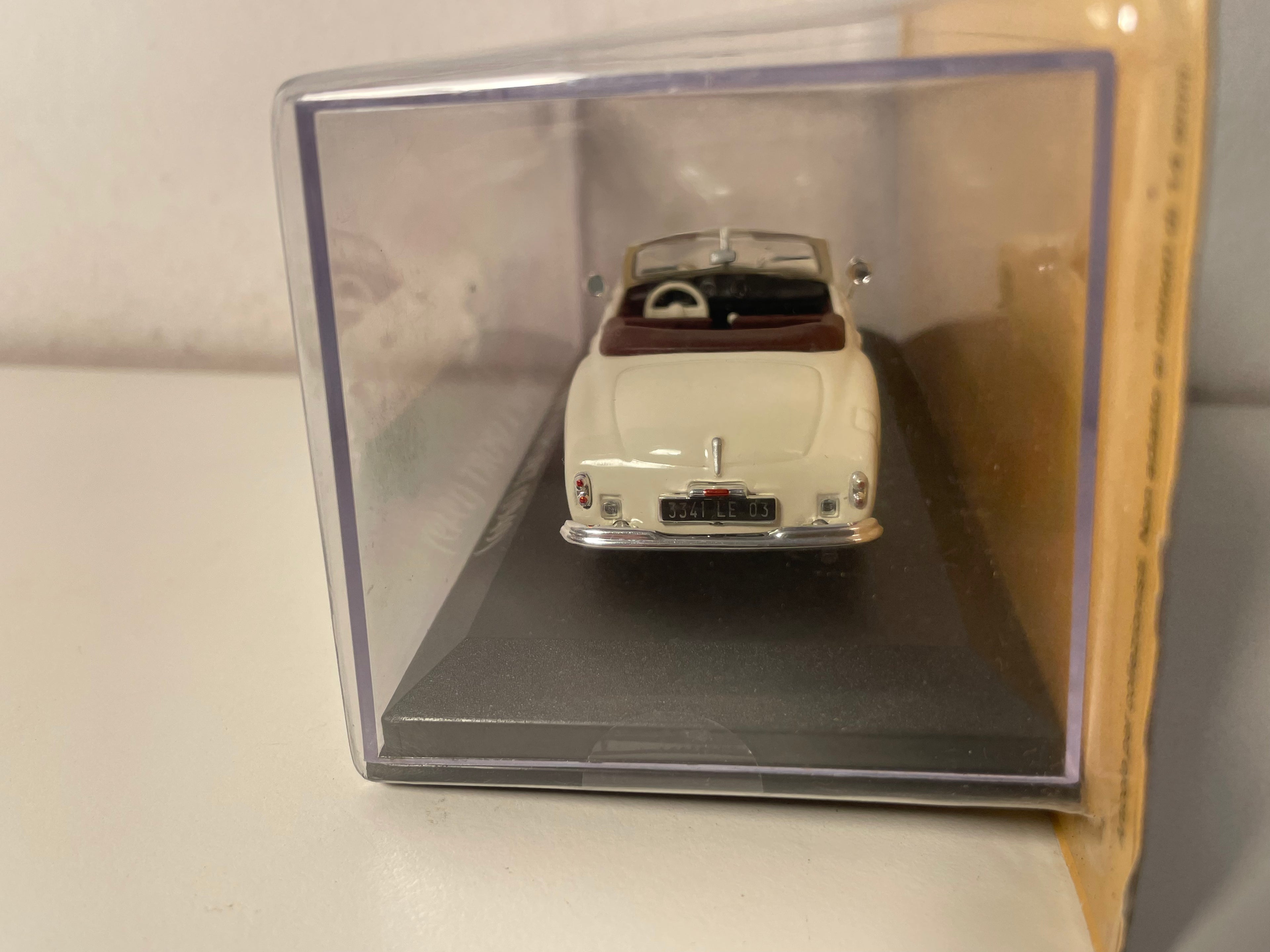 Off-wäiss SIMCA Sport vun 1949