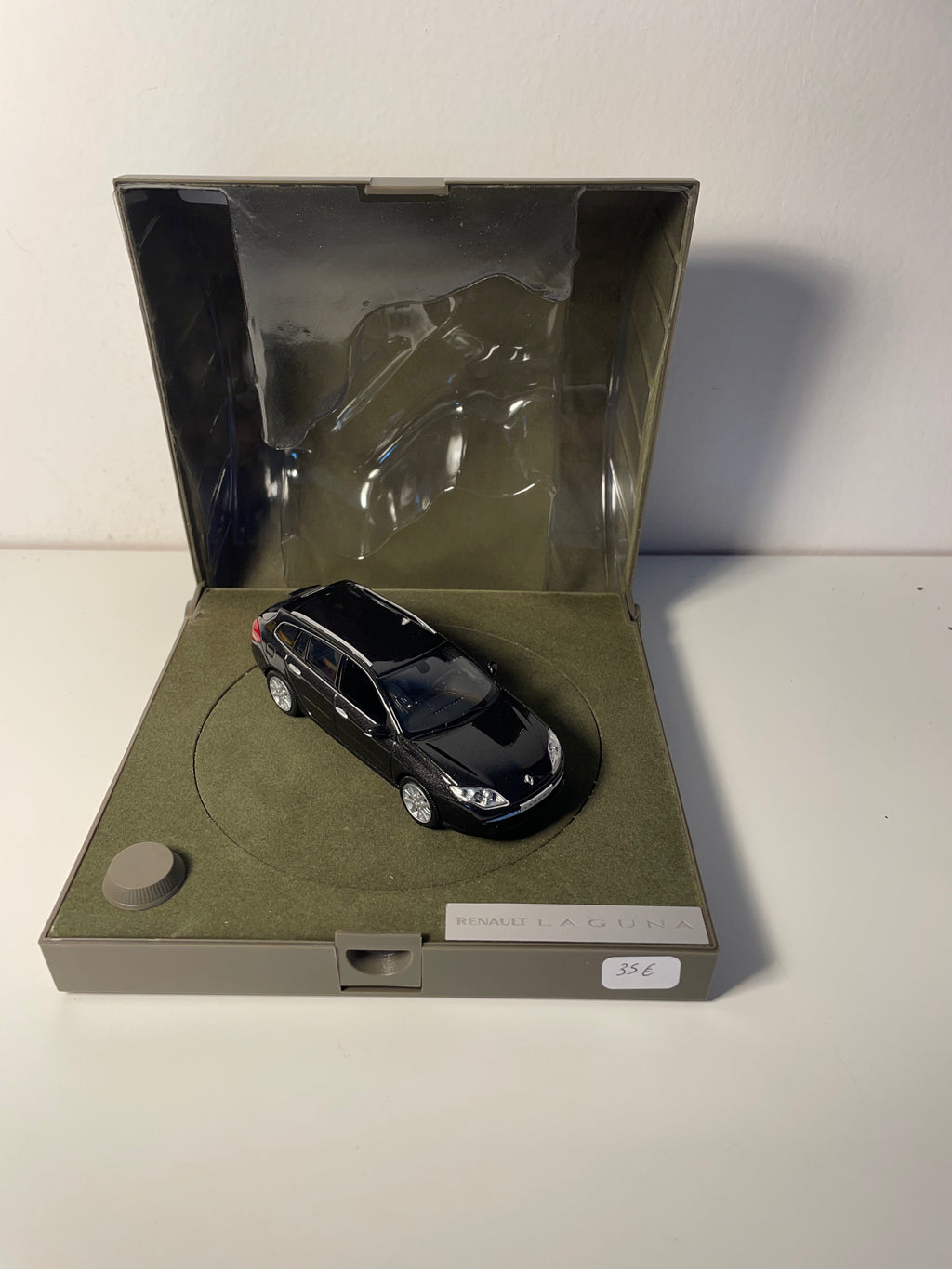 Renault Laguna Estate schwaarz perlé - braune viereckig Box - NOREV