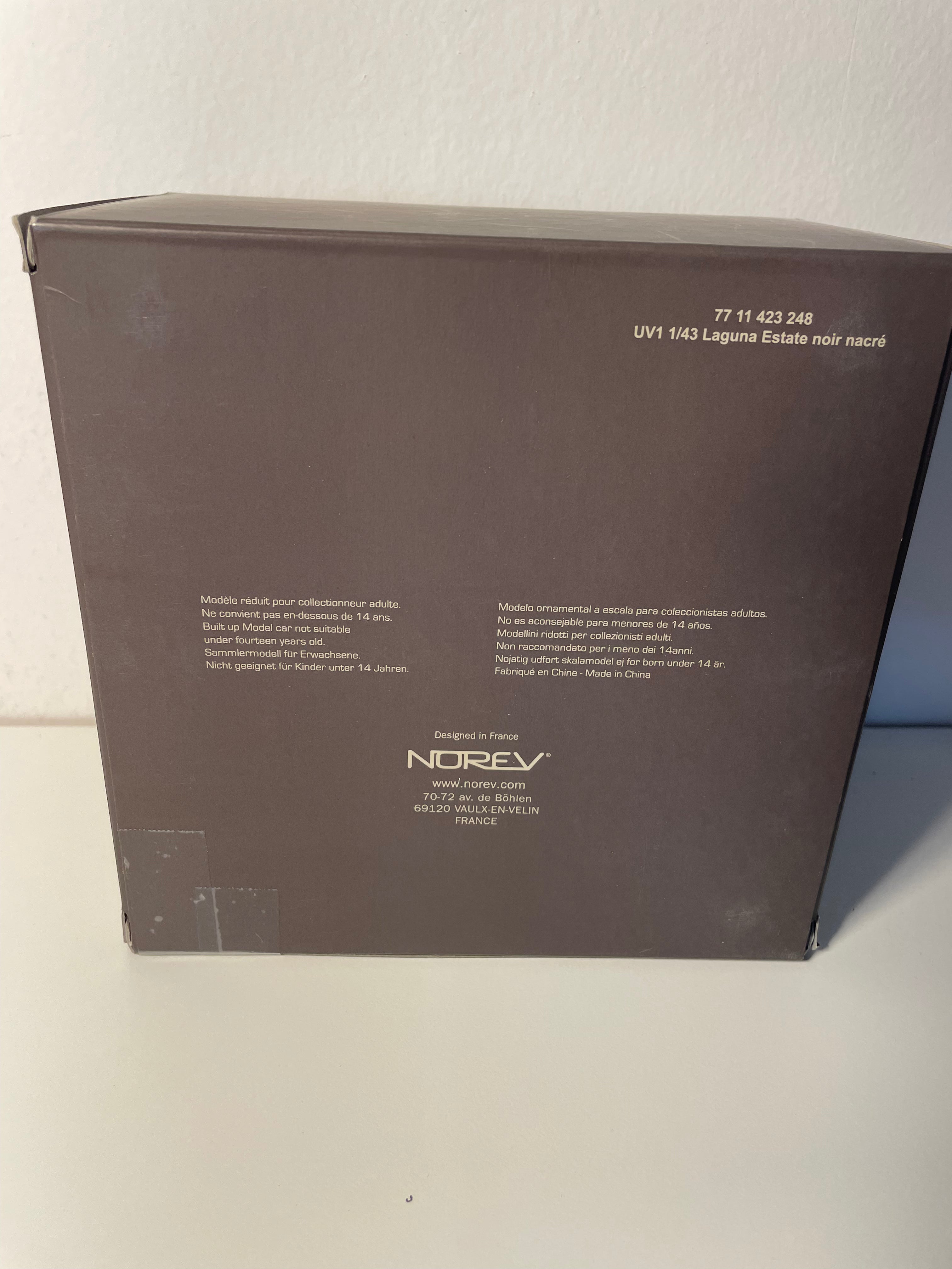 Renault Laguna Estate schwaarz perlé - braune viereckig Box - NOREV