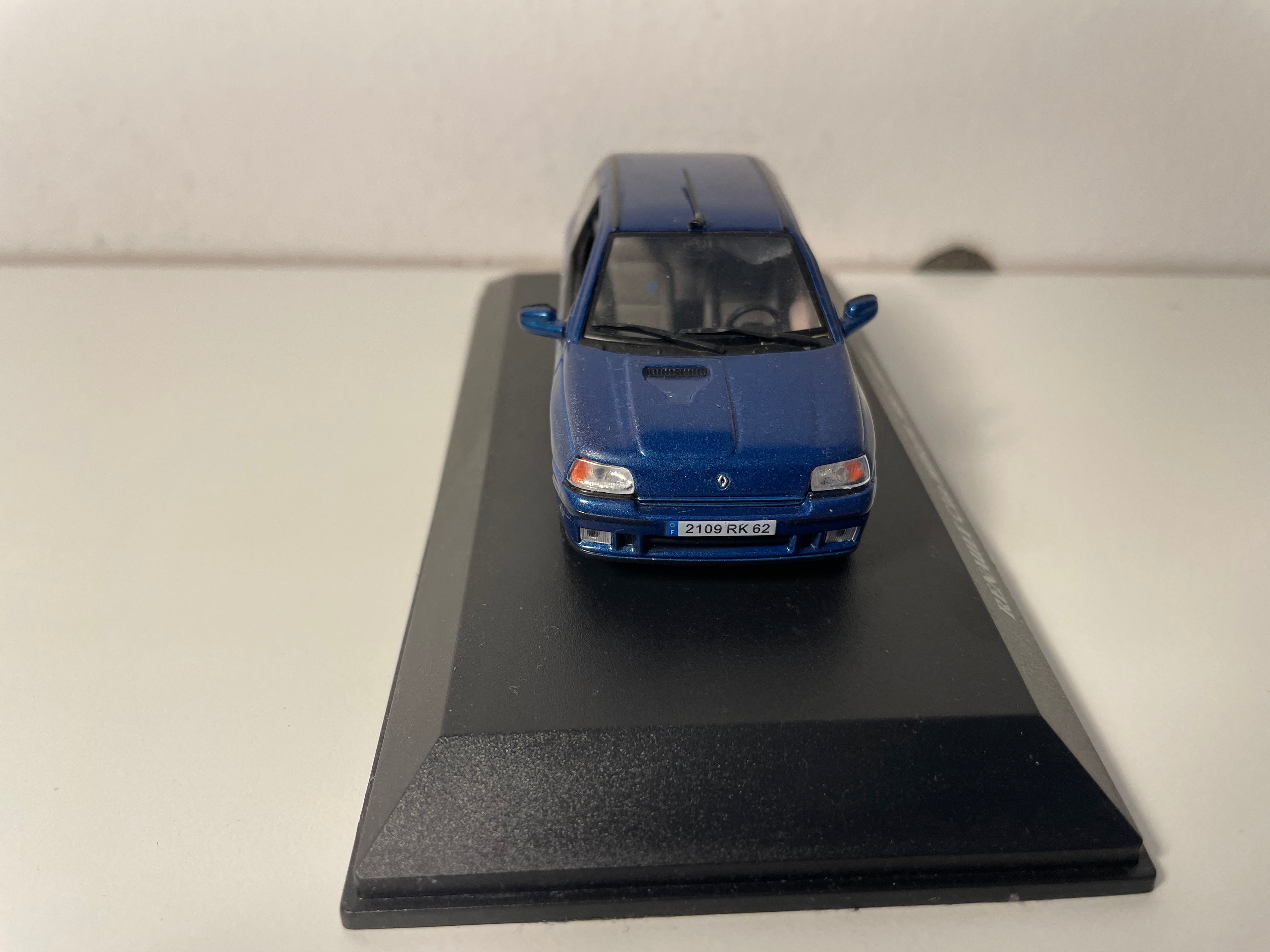 Renault Clio Williams Swiss Champion niebieska z 1996 roku