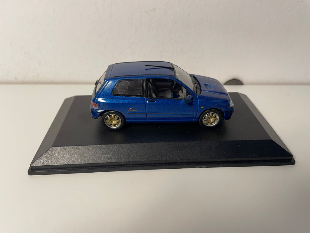 Renault Clio Williams Swiss Champion niebieska z 1996 roku