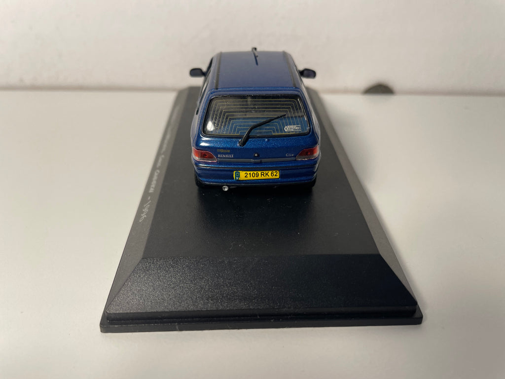 Renault Clio Williams Swiss Champion niebieska z 1996 roku