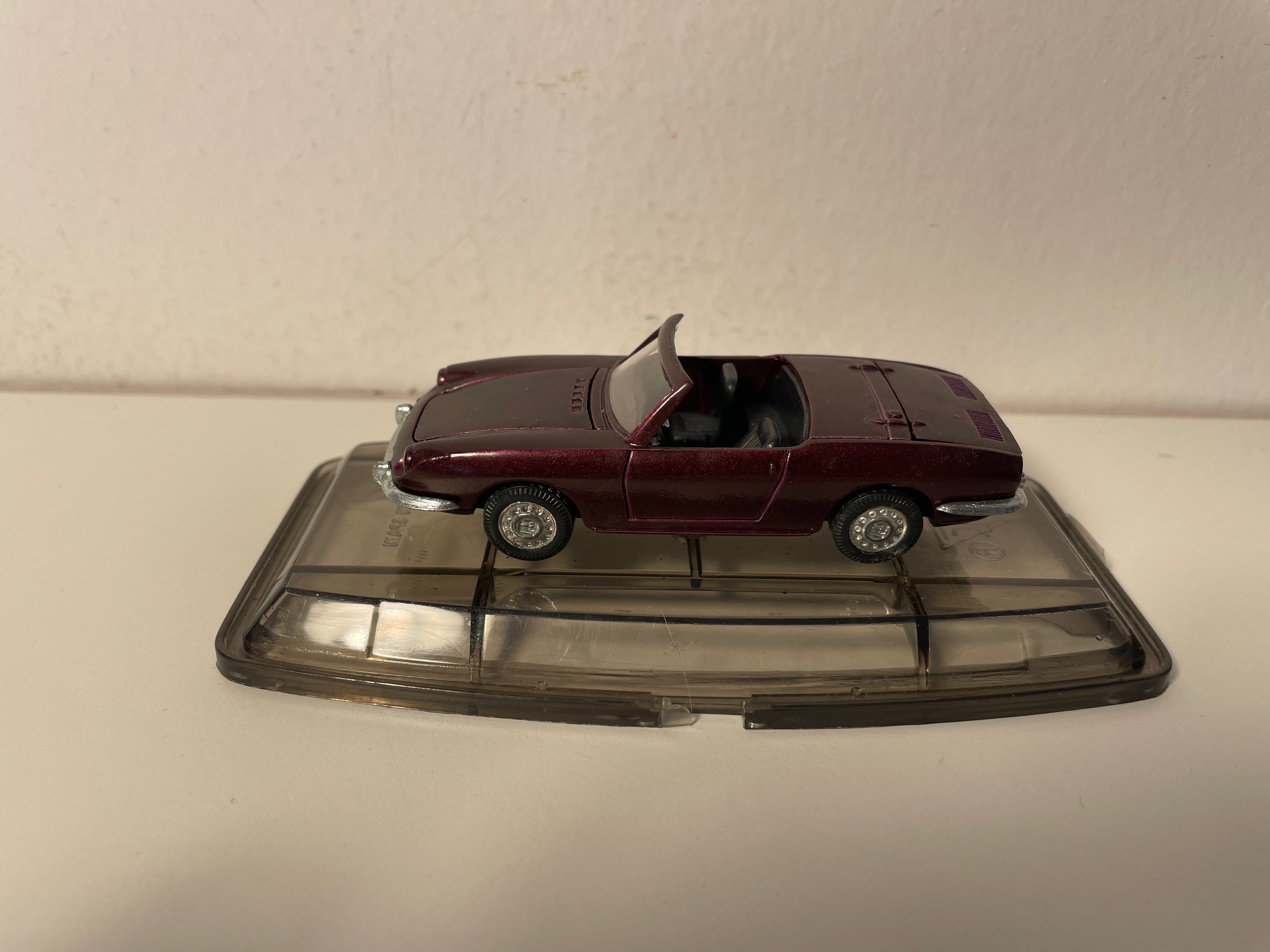 Seat 850 Spyder bordeaux/viola scuro? - PILEN
