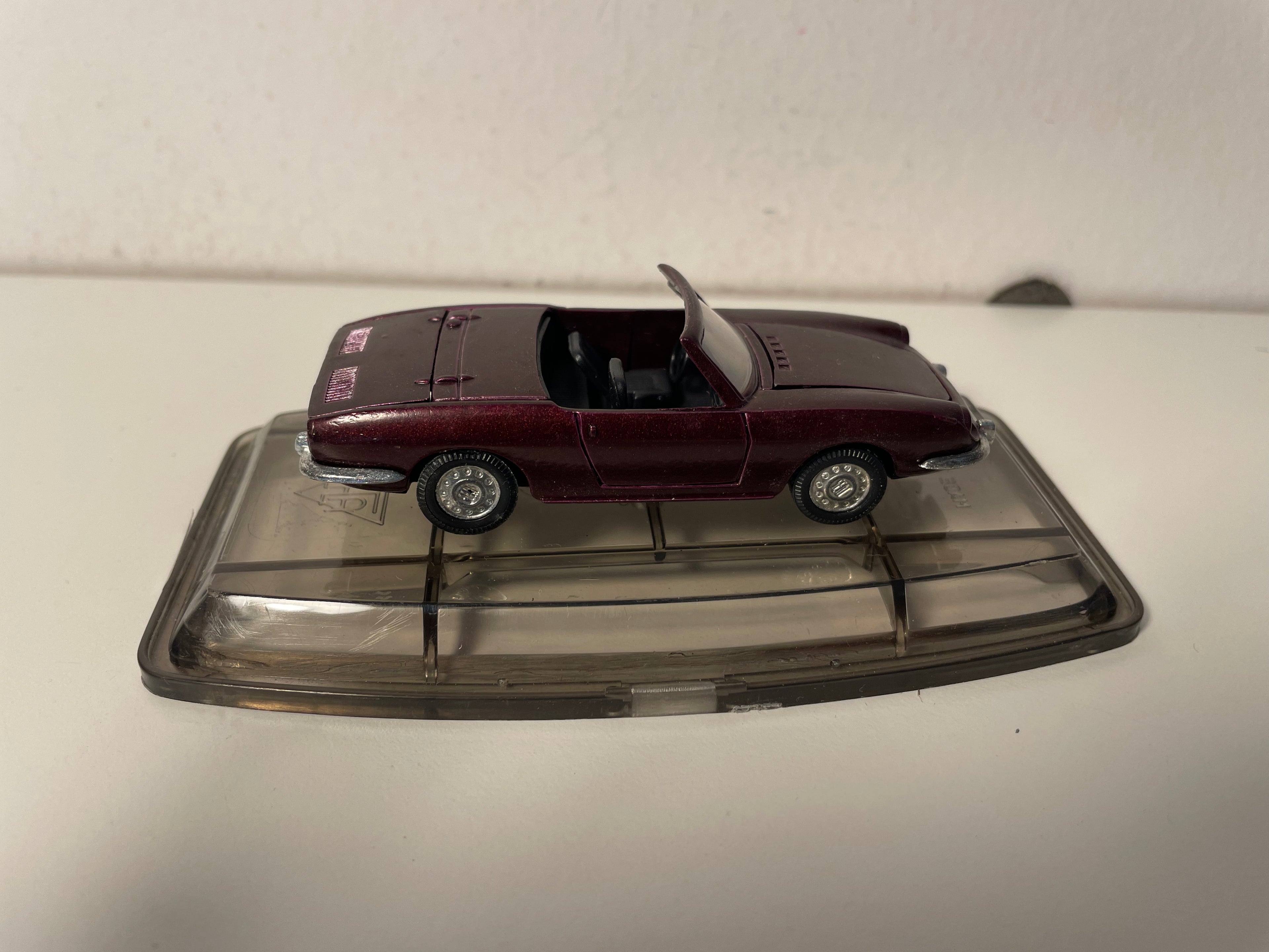 Seat 850 Spyder bordeaux/viola scuro? - PILEN