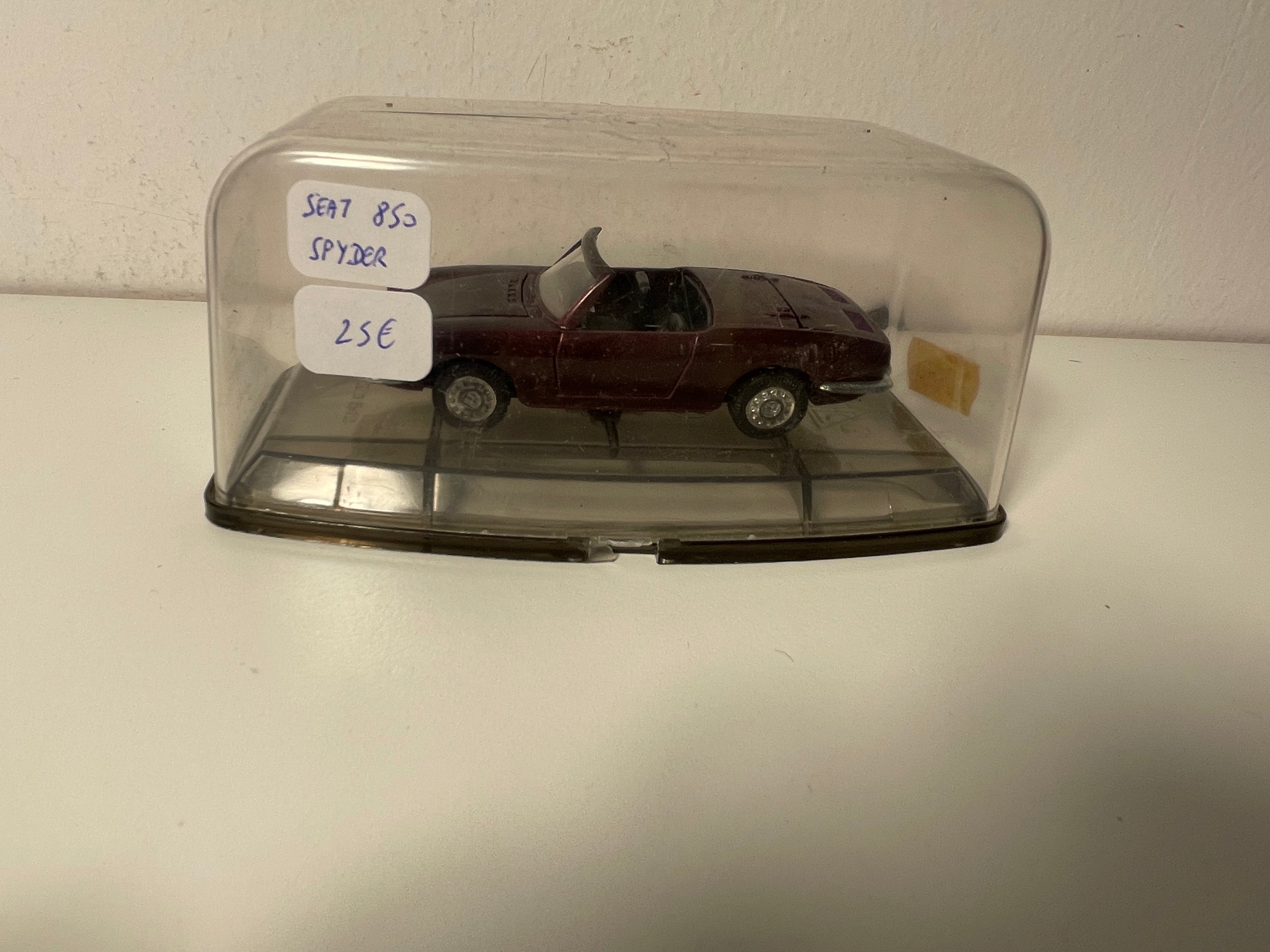 Seat 850 Spyder bordeaux/viola scuro? - PILEN