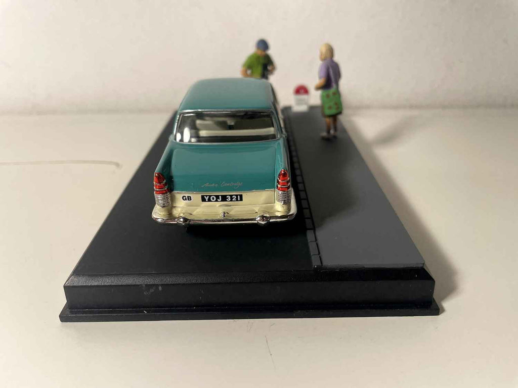 Austin Cambridge beige en groen - Nationale 7 - De blauwe route