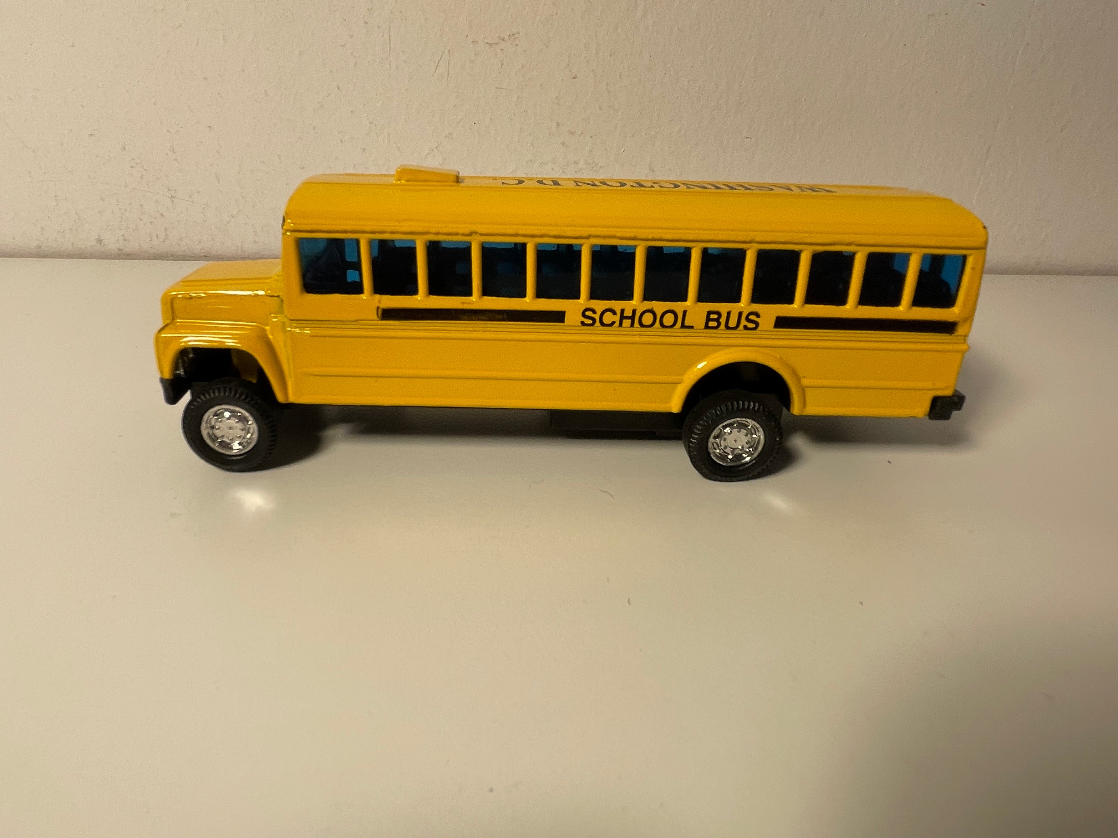 Bus scolaire anglais jaune - School bus