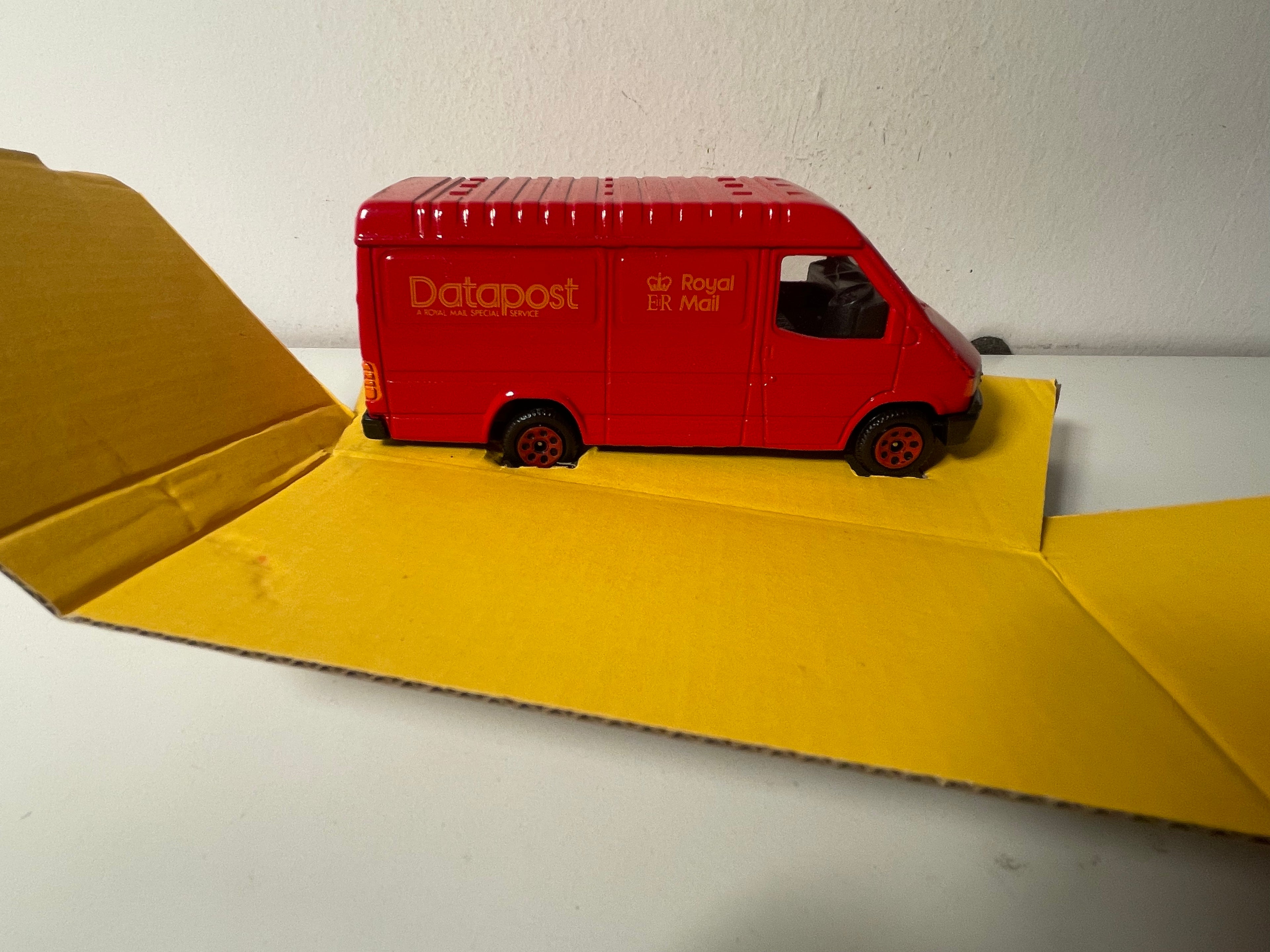 Roter Ford Transit Van - Data Post Postwagen - CORGI