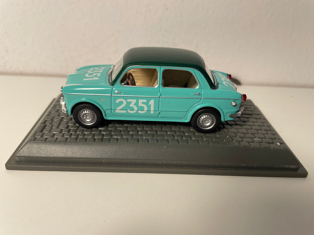 Fiat 1100 103 TV verde com o número 2351 de 1957