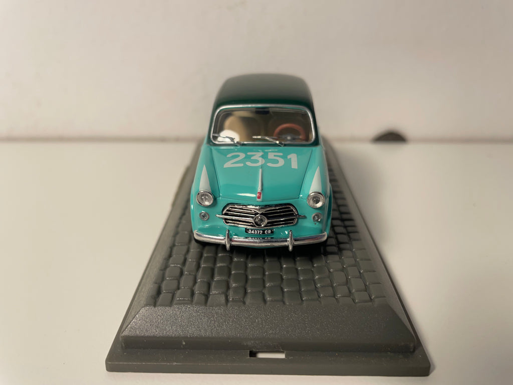 Fiat 1100 103 TV verde com o número 2351 de 1957
