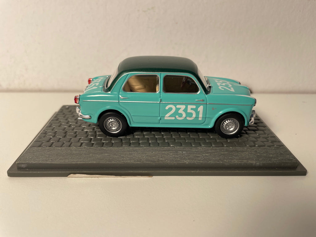 Fiat 1100 103 TV verde com o número 2351 de 1957